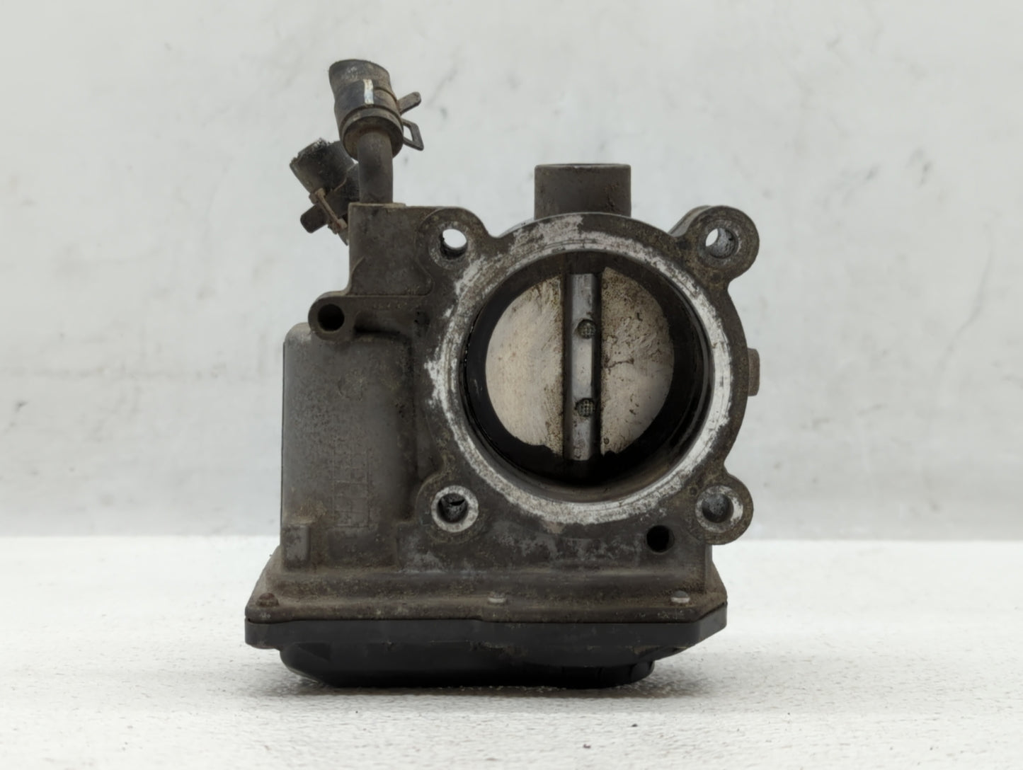 2013-2014 Hyundai Elantra Throttle Body P/N:35100-2E400 Fits Fits 2012 2013 2014 2015 2016 2018 2019 2020 2021 OEM Used Auto