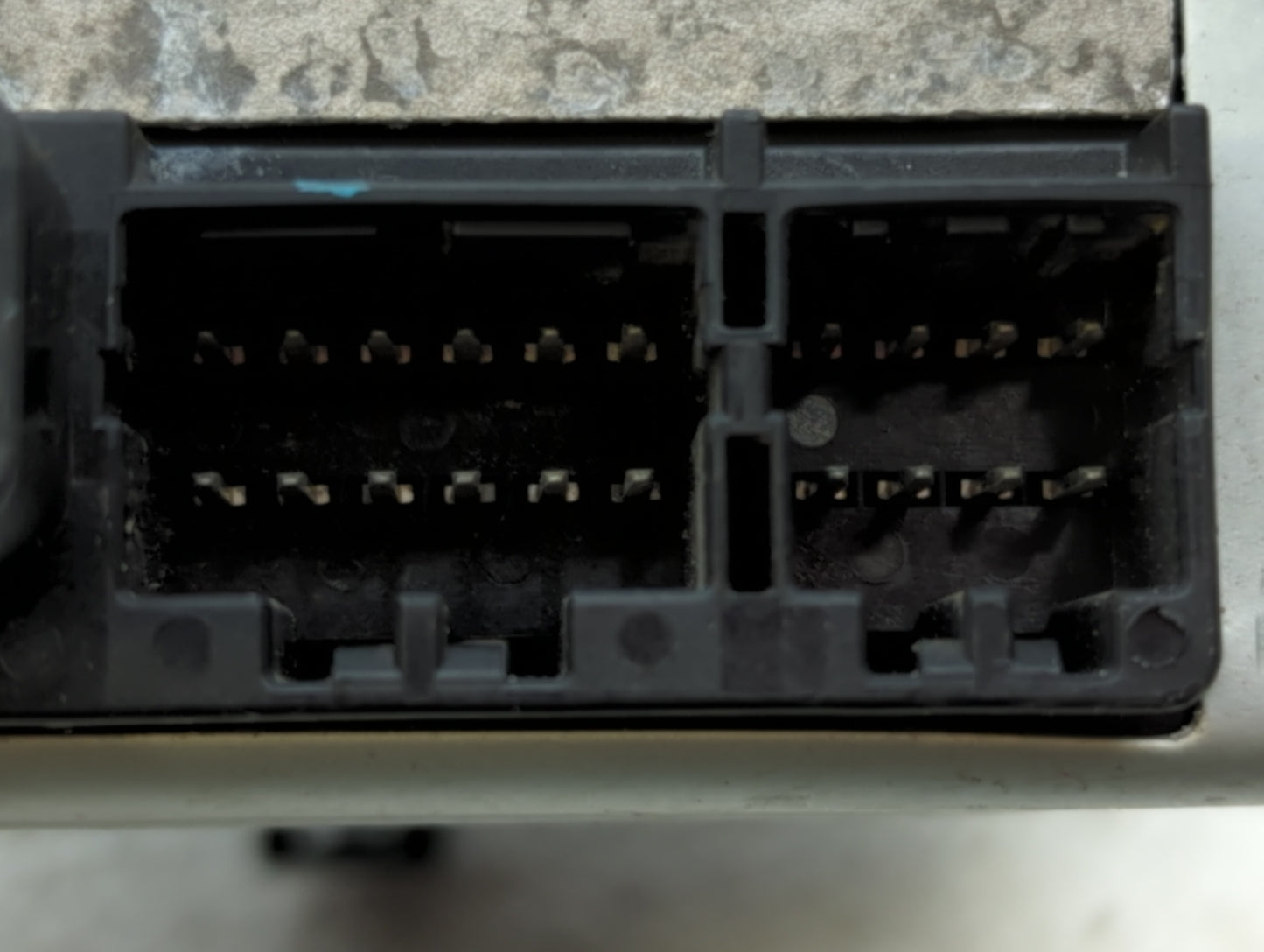 2013-2014 Hyundai Elantra Chassis Control Module Ccm Bcm Body Control - Oemusedautoparts1.com