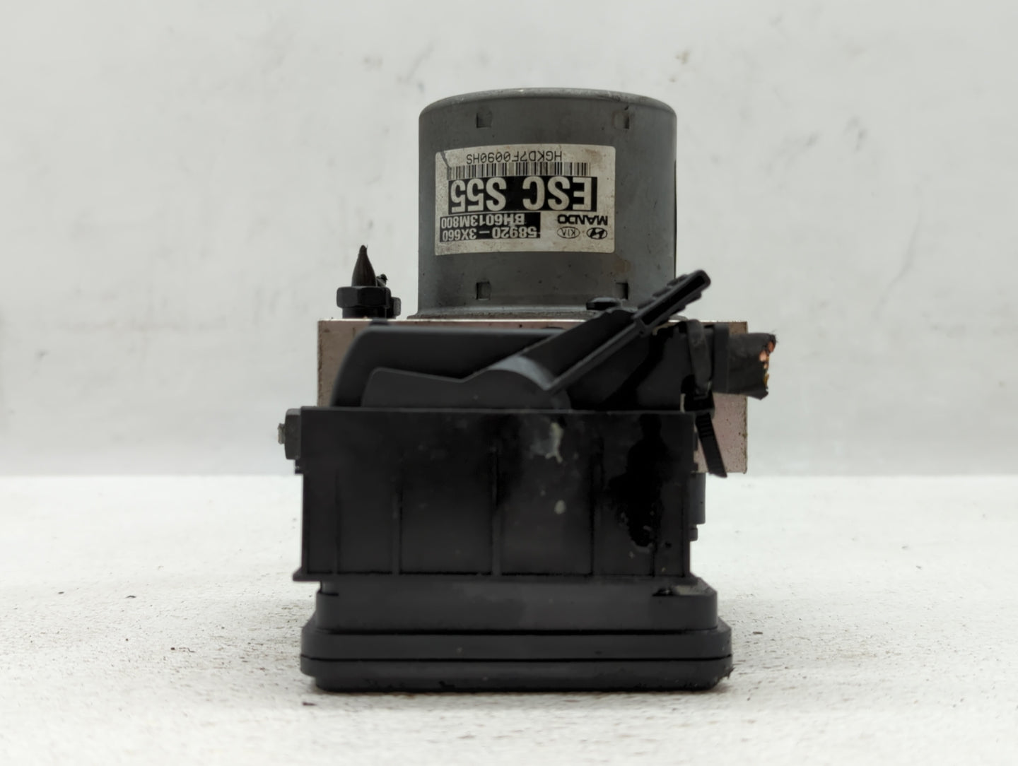 2013 Hyundai Elantra ABS Pump Control Module Replacement P/N:58920-3X660 Fits OEM Used Auto Parts - Oemusedautoparts1.com