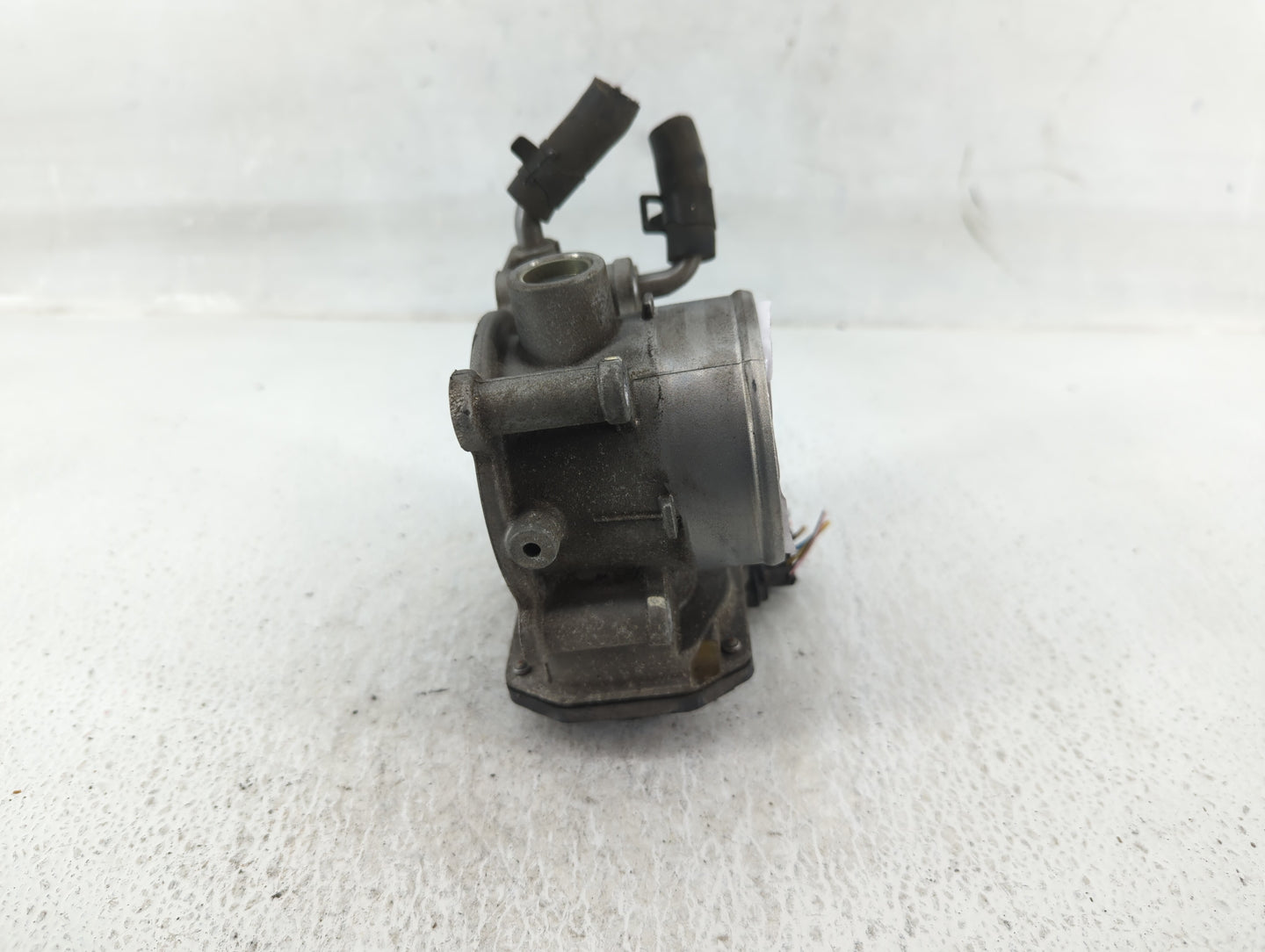 2011-2020 Hyundai Elantra Throttle Body P/N:35100-2E000 Fits Fits 2011 2012 2013 2014 2015 2016 2017 2018 2019 2020 2021 OEM
