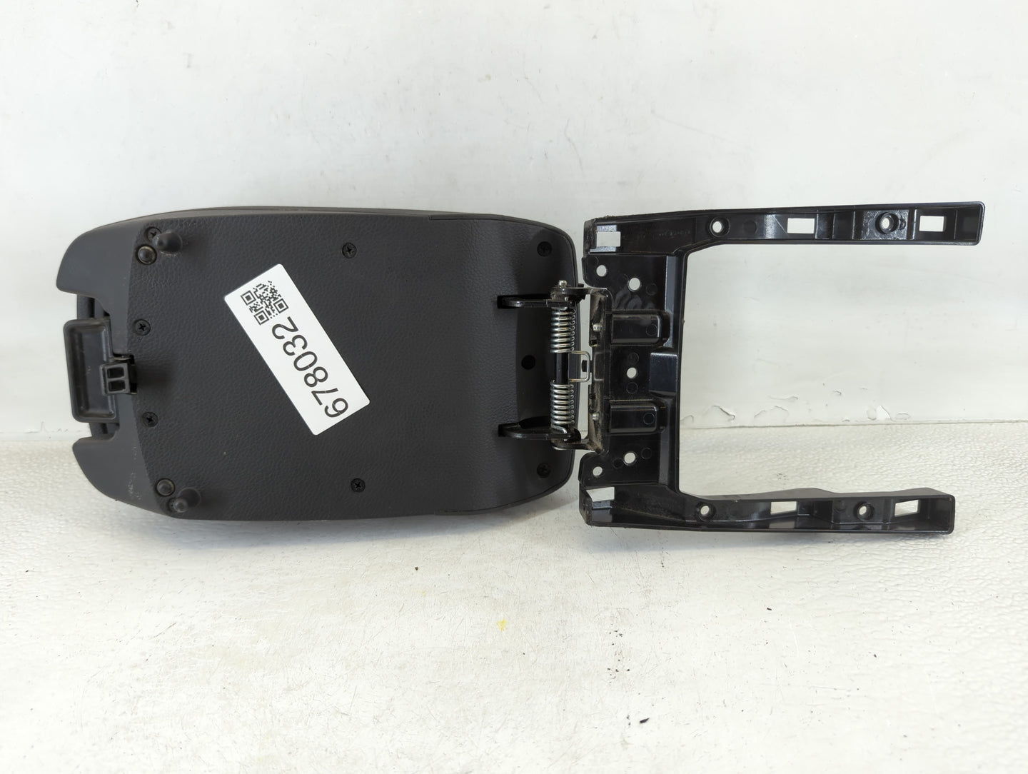 2013 Hyundai Elantra Center Console Armrest Cover Lid Black - Oemusedautoparts1.com