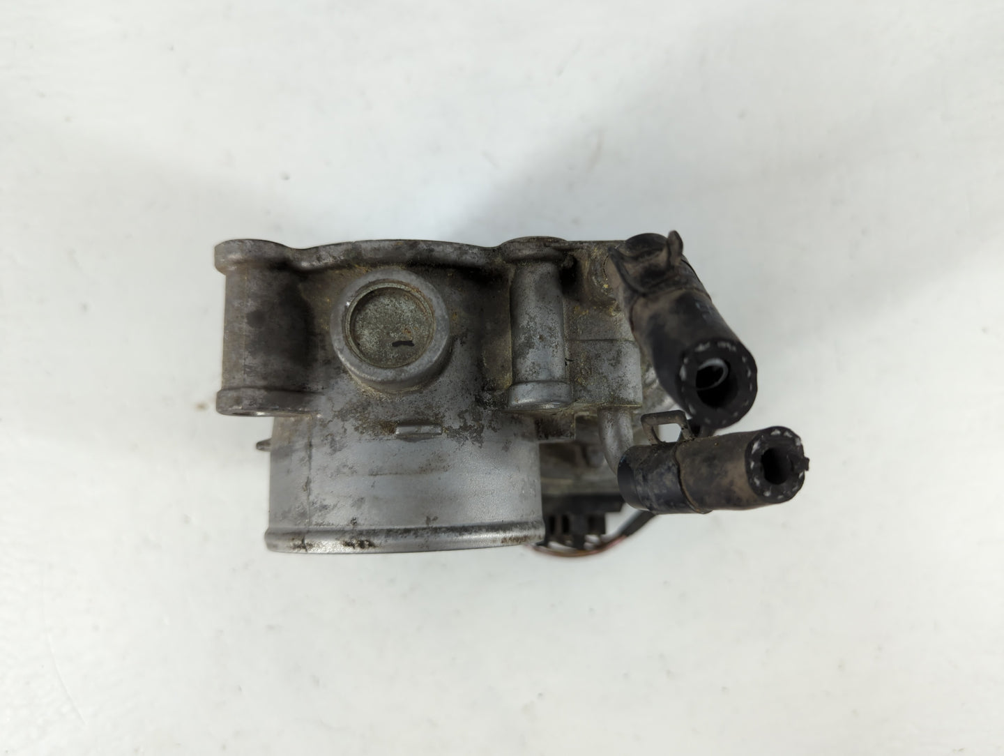 2013-2014 Hyundai Elantra Throttle Body P/N:35100-2E000 Fits Fits 2012 2013 2014 2015 2016 2018 2019 2020 2021 OEM Used Auto