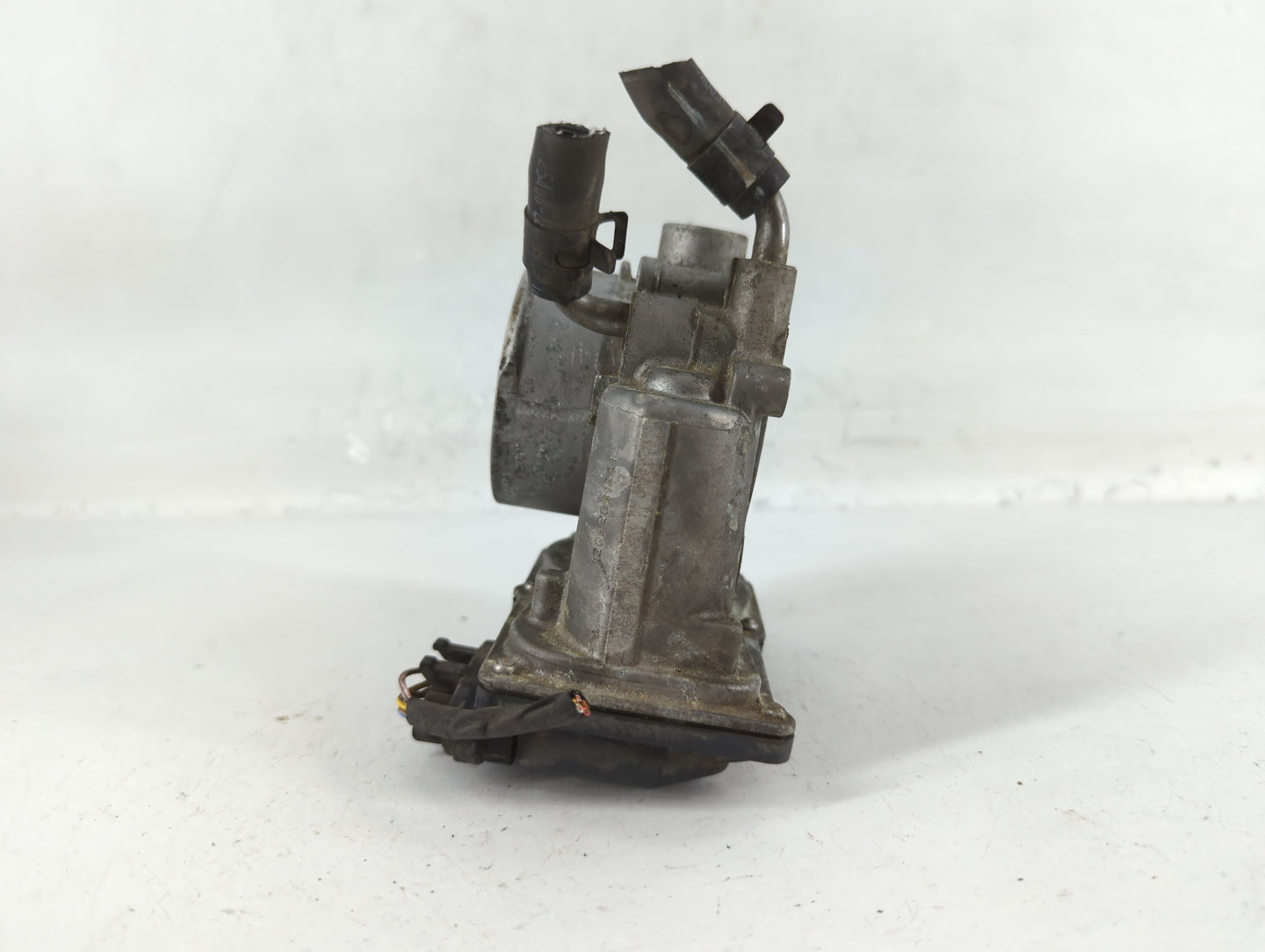 2013-2014 Hyundai Elantra Throttle Body P/N:35100-2E000 Fits Fits 2012 2013 2014 2015 2016 2018 2019 2020 2021 OEM Used Auto