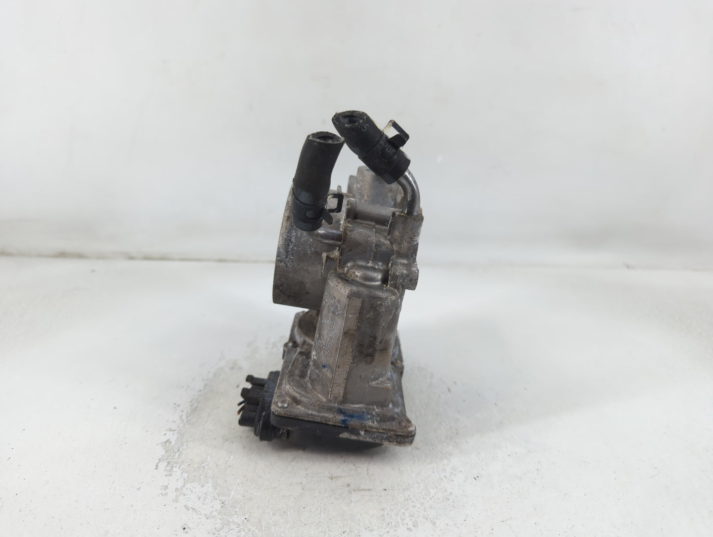 2013 Hyundai Elantra Throttle Body P/N:35100-2E000 Fits OEM Used Auto Parts - Oemusedautoparts1.com