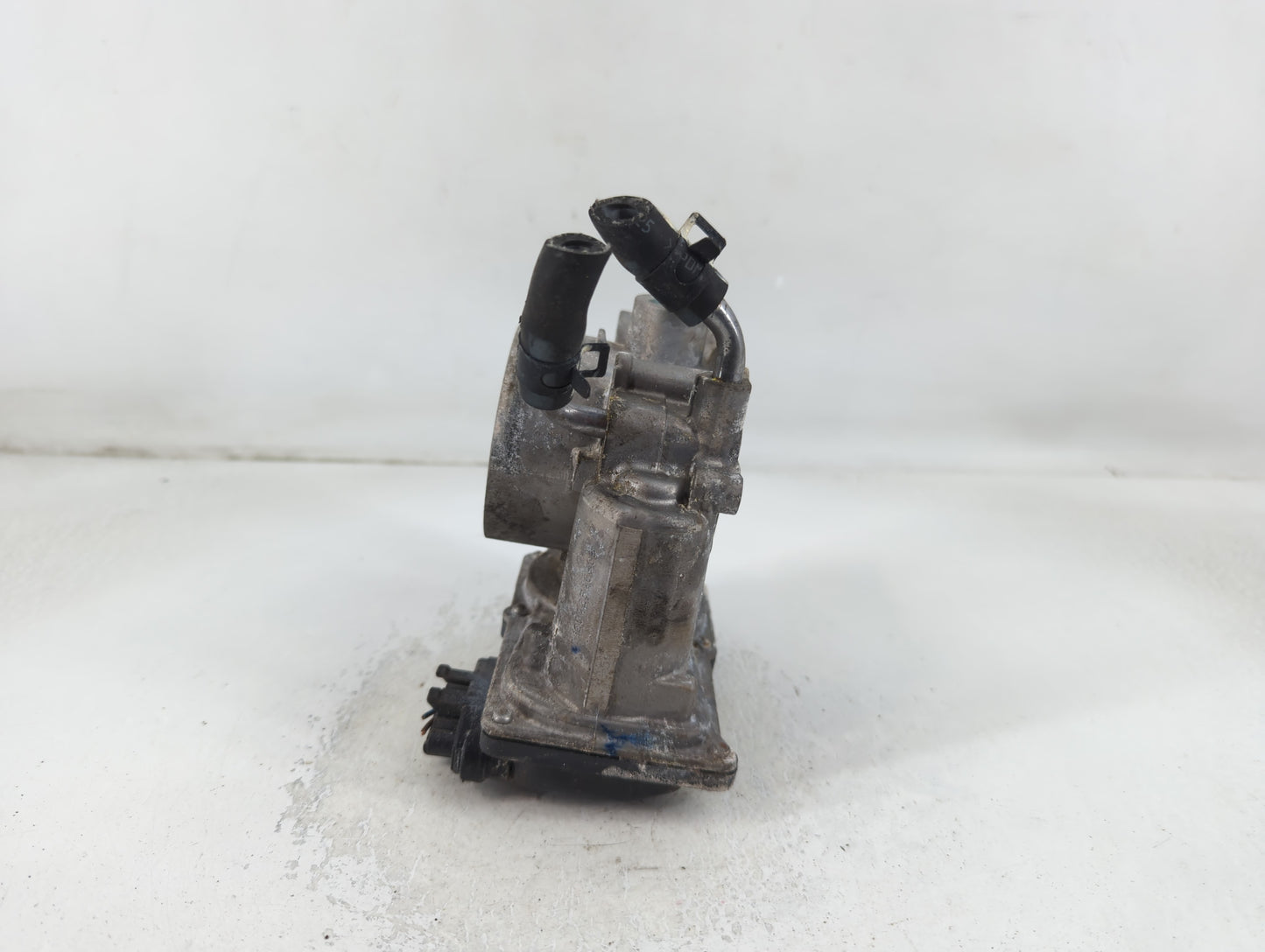 2013 Hyundai Elantra Throttle Body P/N:35100-2E000 Fits OEM Used Auto Parts - Oemusedautoparts1.com