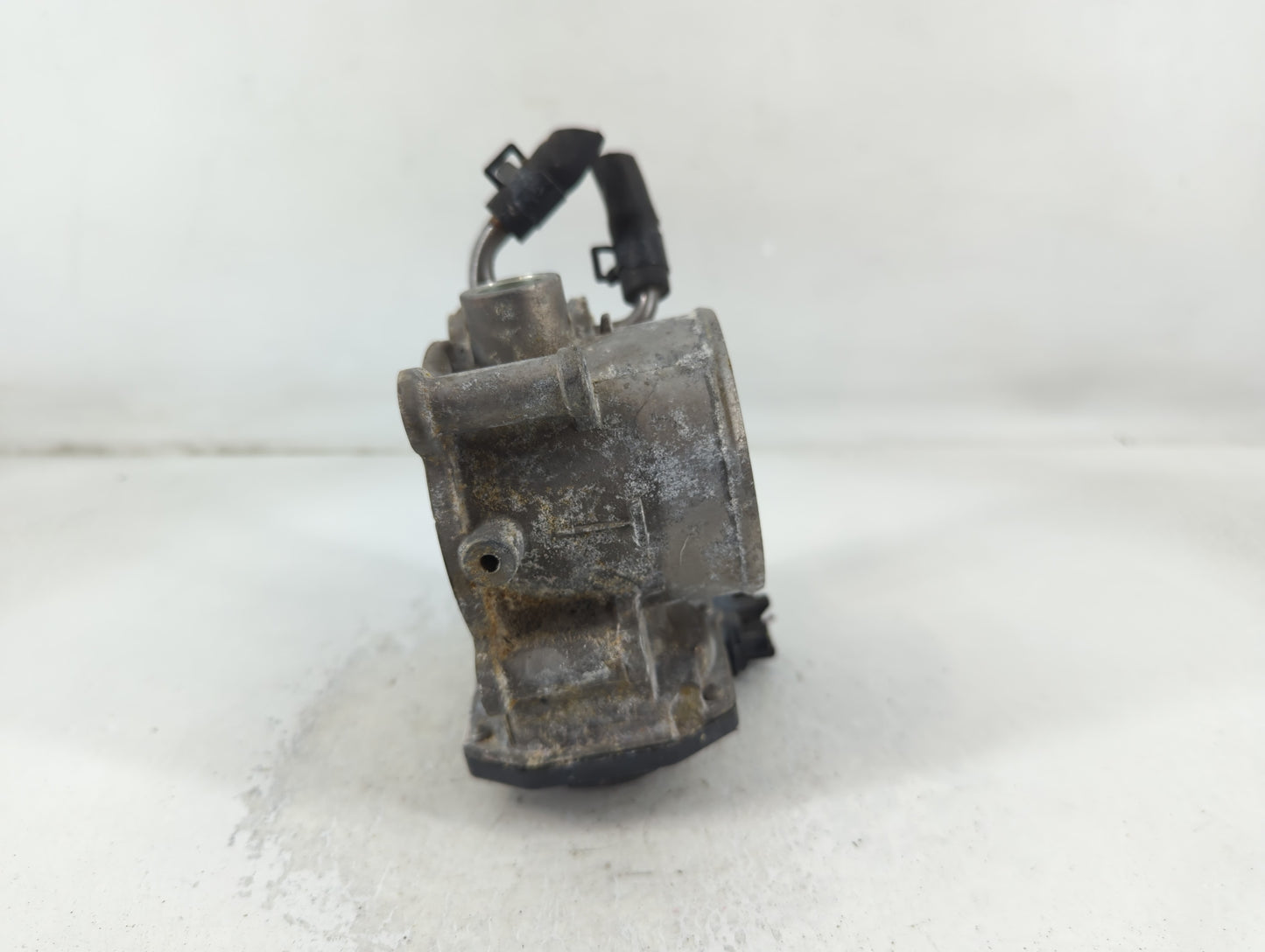 2013 Hyundai Elantra Throttle Body P/N:35100-2E000 Fits OEM Used Auto Parts - Oemusedautoparts1.com