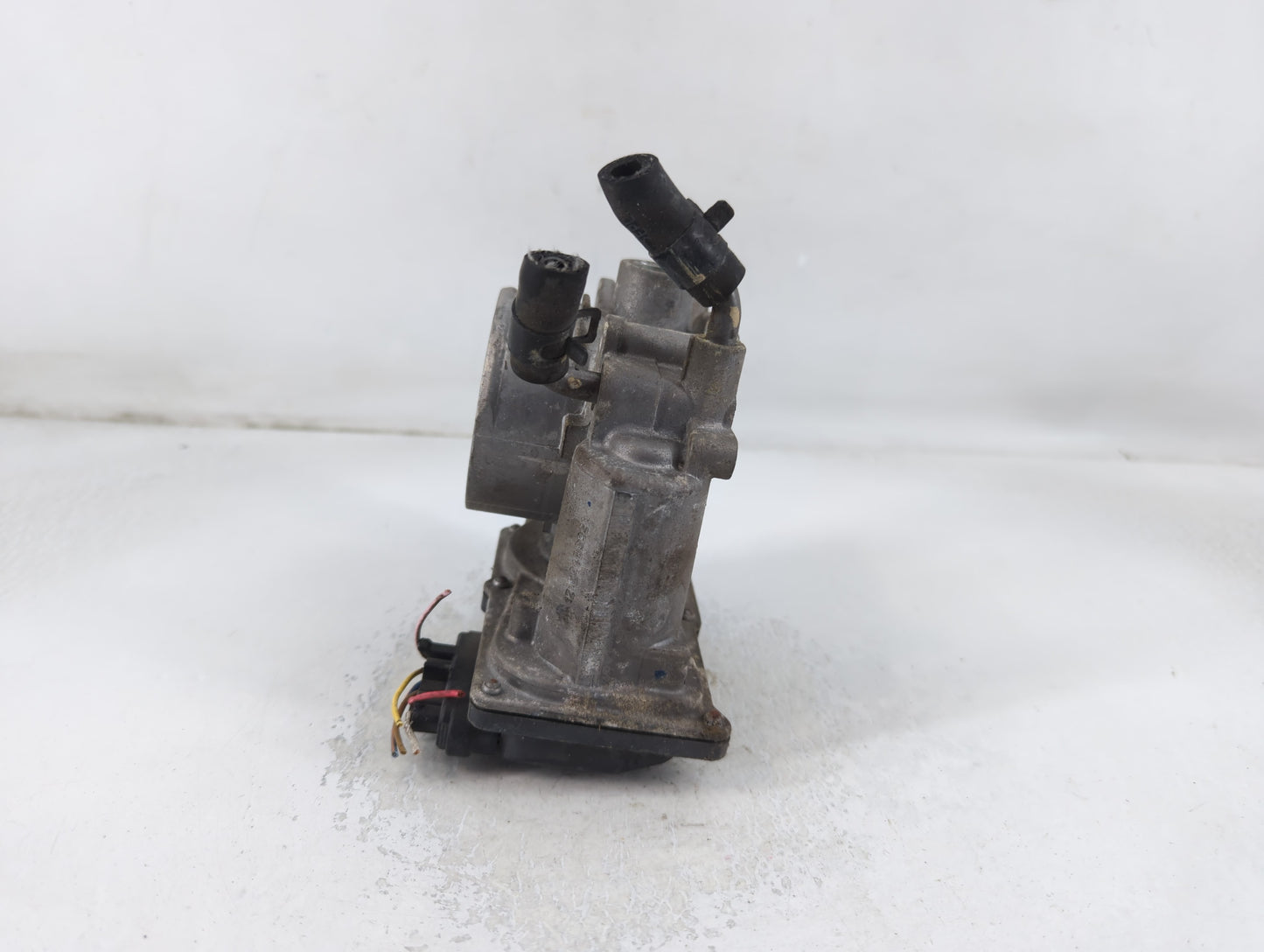 2013-2014 Hyundai Elantra Throttle Body P/N:1224B0921 Fits Fits 2012 2013 2014 2015 2016 2018 2019 2020 2021 OEM Used Auto P