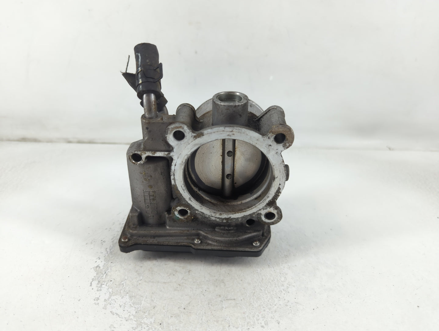 2013-2014 Hyundai Elantra Throttle Body P/N:35100-2E000 Fits Fits 2012 2013 2014 2015 2016 2018 2019 2020 2021 OEM Used Auto