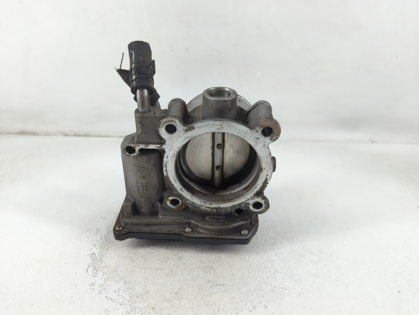2013-2014 Hyundai Elantra Throttle Body P/N:35100-2E000 Fits Fits 2012 2013 2014 2015 2016 2018 2019 2020 2021 OEM Used Auto