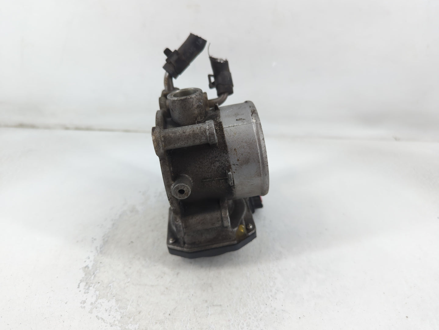 2013-2014 Hyundai Elantra Throttle Body P/N:35100-2E000 Fits Fits 2012 2013 2014 2015 2016 2018 2019 2020 2021 OEM Used Auto