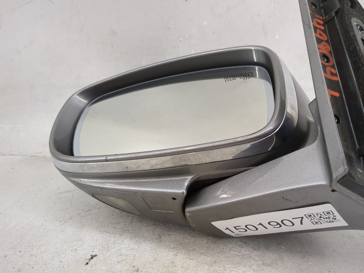 2011-2013 Hyundai Equus Driver Side View Mirror - Left Door Mirror OEM Used - Oemusedautoparts1.com