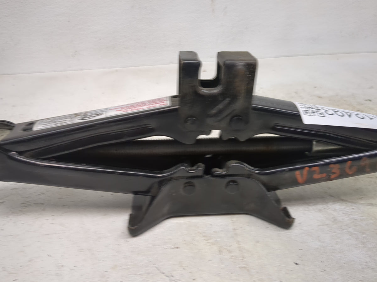 2013 Hyundai Equus Spare Scissor Car Jack - Oemusedautoparts1.com