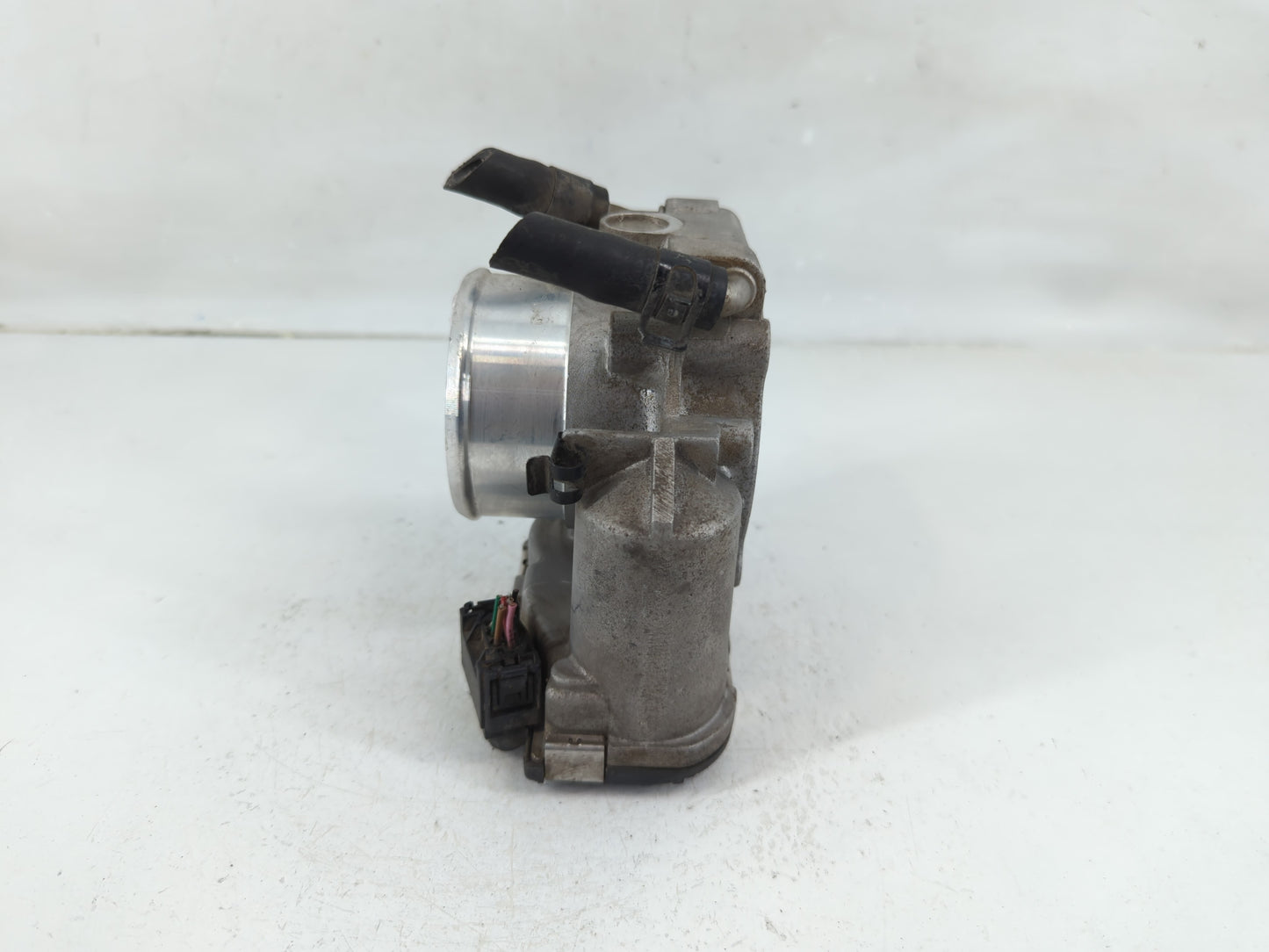 2009-2014 Hyundai Genesis Throttle Body P/N:35100-2C300 Fits Fits 2009 2010 2011 2012 2013 2014 OEM Used Auto Parts - Oemuse