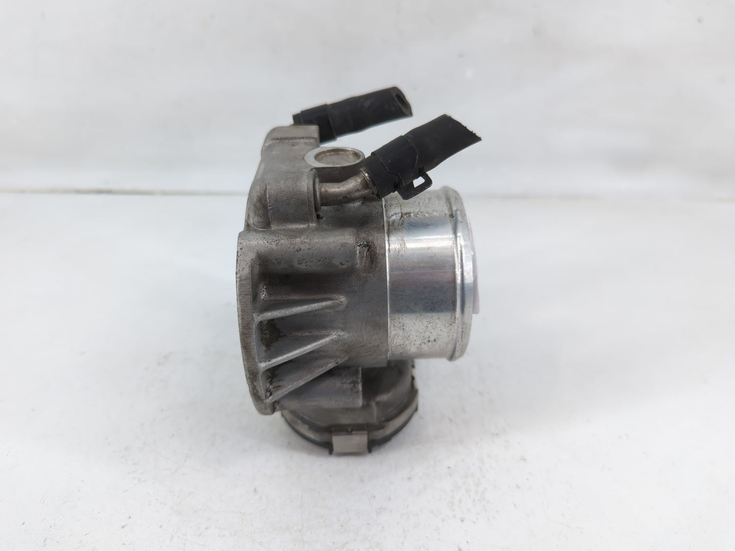 2009-2014 Hyundai Genesis Throttle Body P/N:35100-2C300 Fits Fits 2009 2010 2011 2012 2013 2014 OEM Used Auto Parts - Oemuse