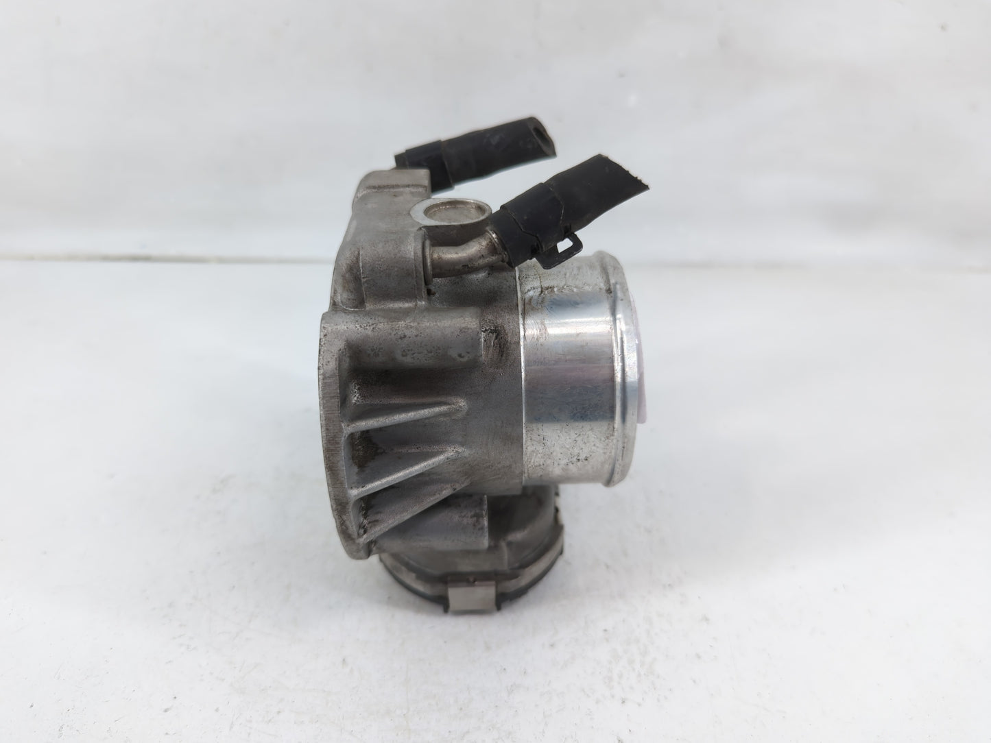 2009-2014 Hyundai Genesis Throttle Body P/N:35100-2C300 Fits Fits 2009 2010 2011 2012 2013 2014 OEM Used Auto Parts - Oemuse