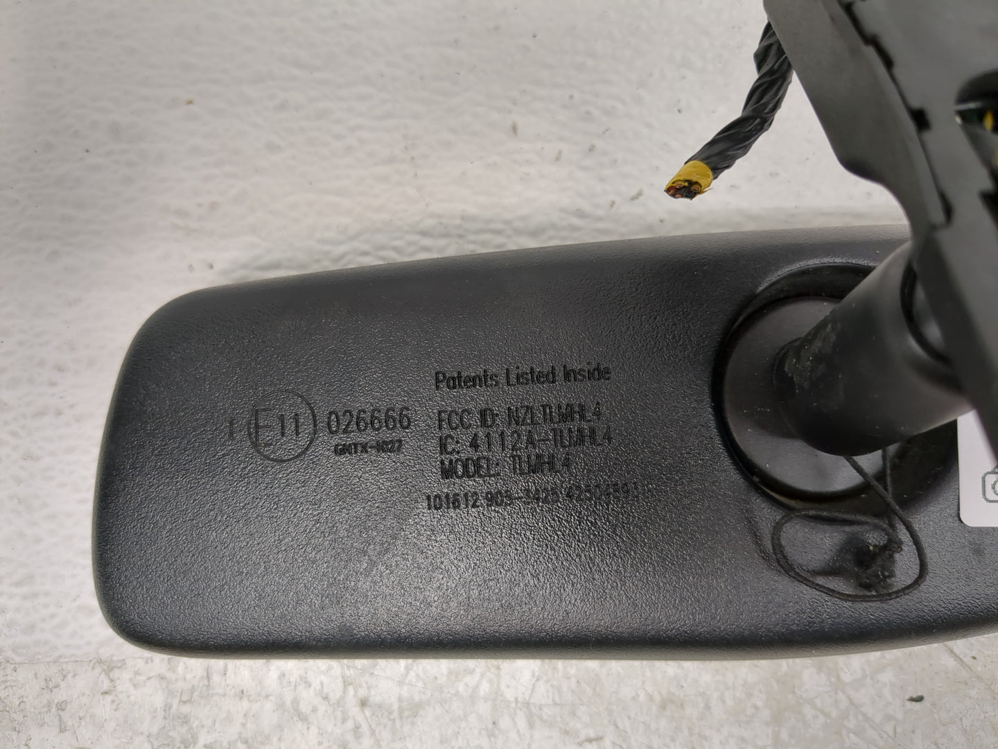 2009-2016 Hyundai Genesis Interior Rear View Mirror Replacement OEM P/N:E11026666 Fits OEM Used Auto Parts - Oemusedautopart