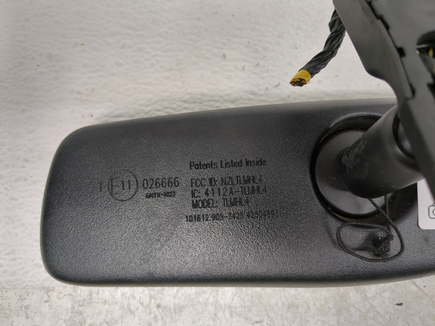 2009-2016 Hyundai Genesis Interior Rear View Mirror Replacement OEM P/N:E11026666 Fits OEM Used Auto Parts - Oemusedautopart