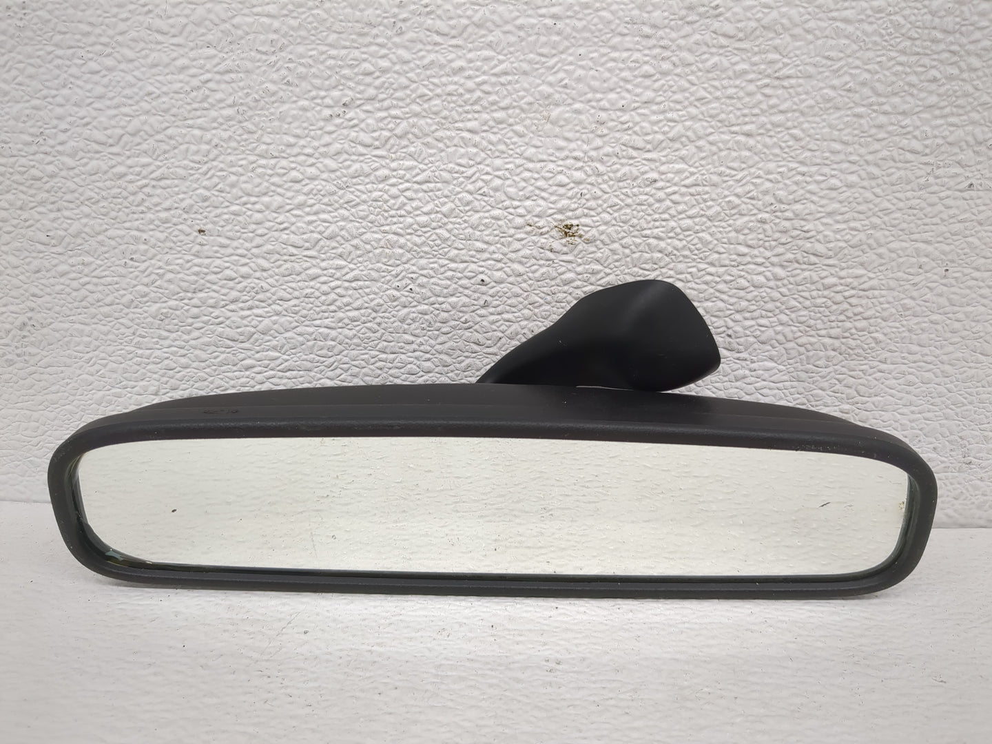 2009-2016 Hyundai Genesis Interior Rear View Mirror Replacement OEM P/N:E11026666 Fits OEM Used Auto Parts - Oemusedautopart