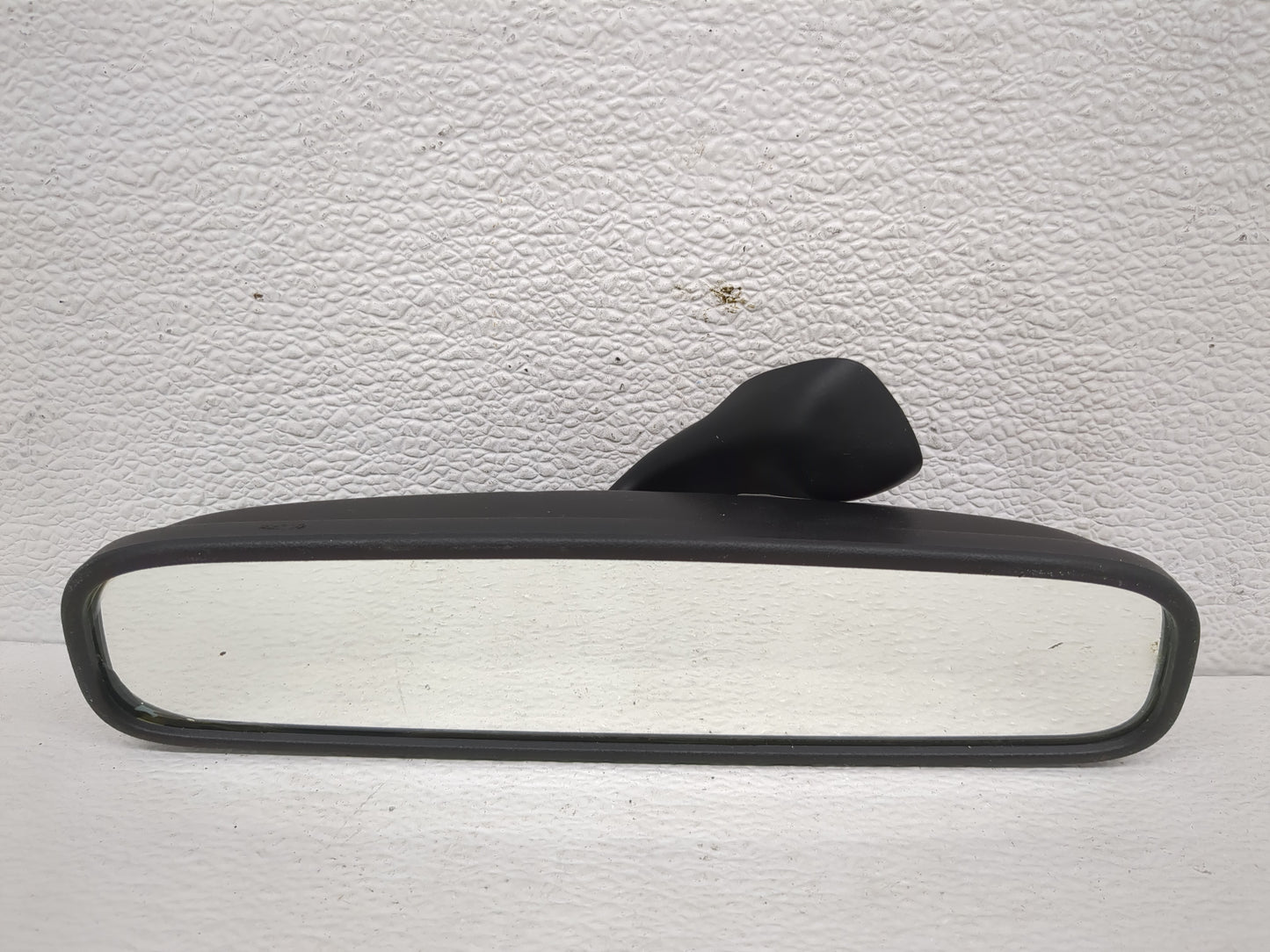 2009-2016 Hyundai Genesis Interior Rear View Mirror Replacement OEM P/N:E11026666 Fits OEM Used Auto Parts - Oemusedautopart