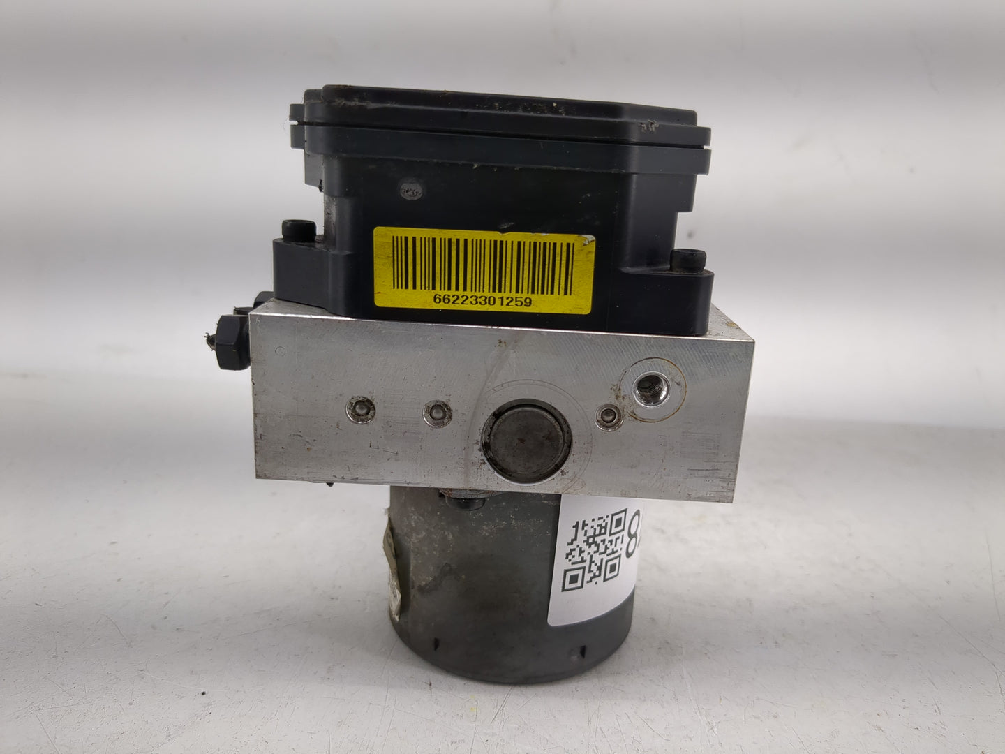 2013 Hyundai Genesis ABS Pump Control Module Replacement P/N:BE6003L105 Fits OEM Used Auto Parts - Oemusedautoparts1.com