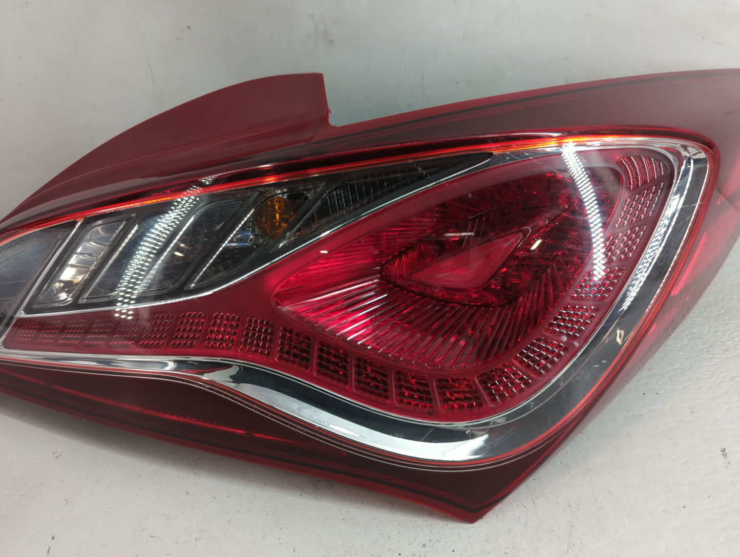 2013-2016 Hyundai Genesis Tail Light Assembly Passenger Right OEM Fits Fits 2013 2014 2015 2016 OEM Used Auto Parts - Oemuse