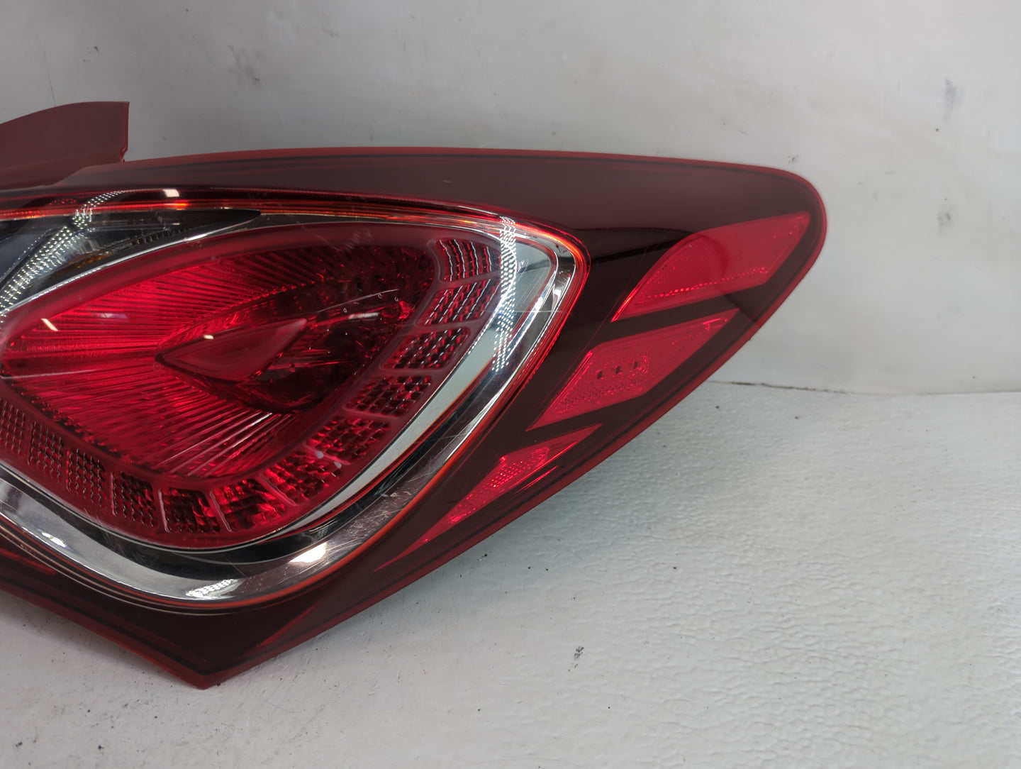 2013-2016 Hyundai Genesis Tail Light Assembly Passenger Right OEM Fits Fits 2013 2014 2015 2016 OEM Used Auto Parts - Oemuse