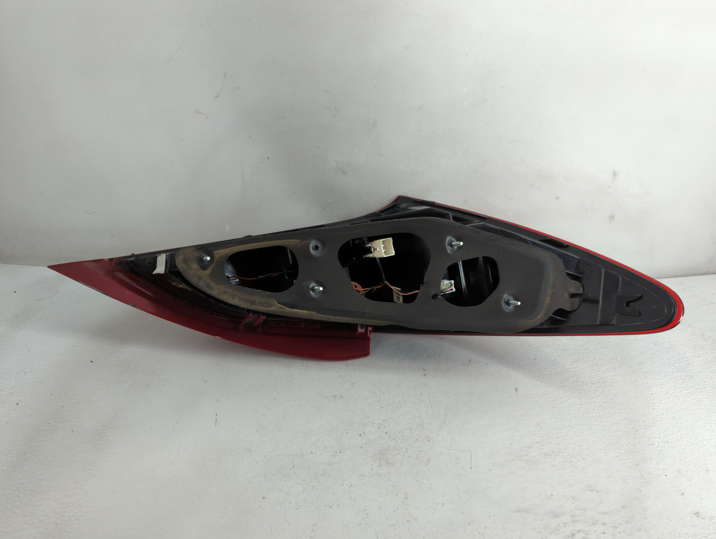 2013-2016 Hyundai Genesis Tail Light Assembly Passenger Right OEM Fits Fits 2013 2014 2015 2016 OEM Used Auto Parts - Oemuse