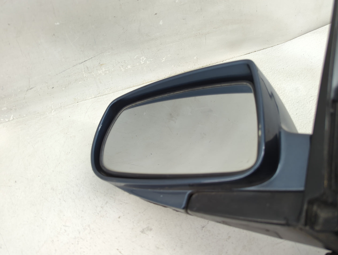 2009-2016 Hyundai Genesis Driver Side View Mirror - Left Door Mirror OEM Used - Oemusedautoparts1.com