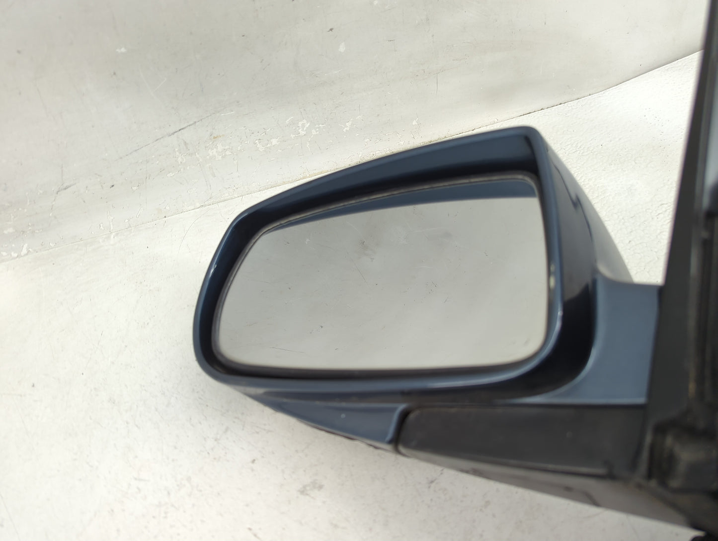 2009-2016 Hyundai Genesis Driver Side View Mirror - Left Door Mirror OEM Used - Oemusedautoparts1.com