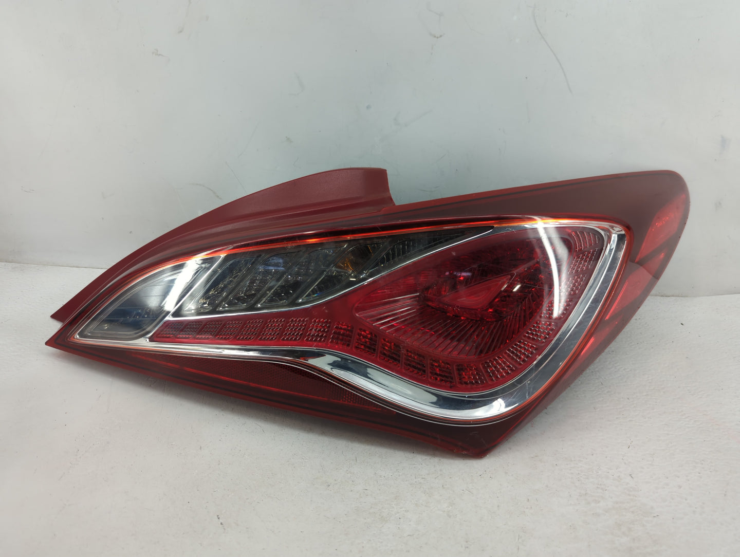 2013-2016 Hyundai Genesis Tail Light Assembly Passenger Right OEM Fits Fits 2013 2014 2015 2016 OEM Used Auto Parts - Oemuse