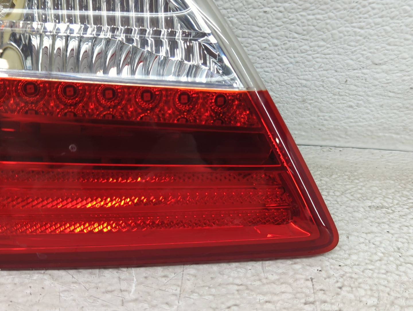 2012-2014 Hyundai Genesis Tail Light Assembly Driver Left OEM P/N:92403-3M2 92403-3M22 Fits Fits 2012 2013 2014 OEM Used Aut