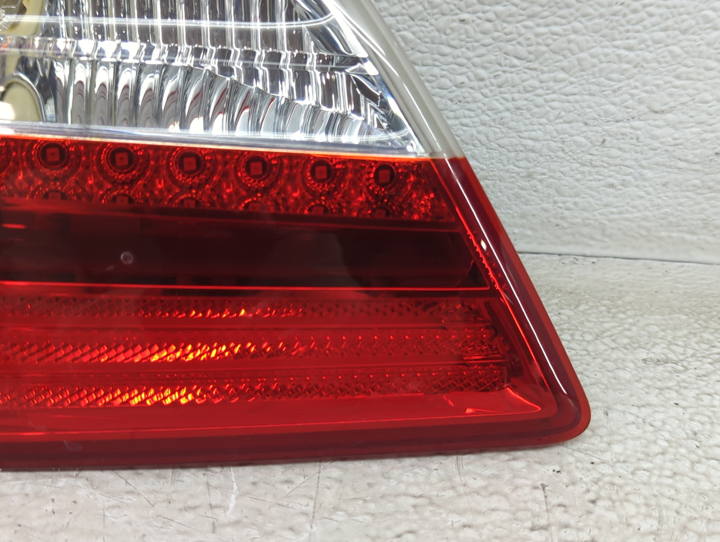 2012-2014 Hyundai Genesis Tail Light Assembly Driver Left OEM P/N:92403-3M2 92403-3M22 Fits Fits 2012 2013 2014 OEM Used Aut