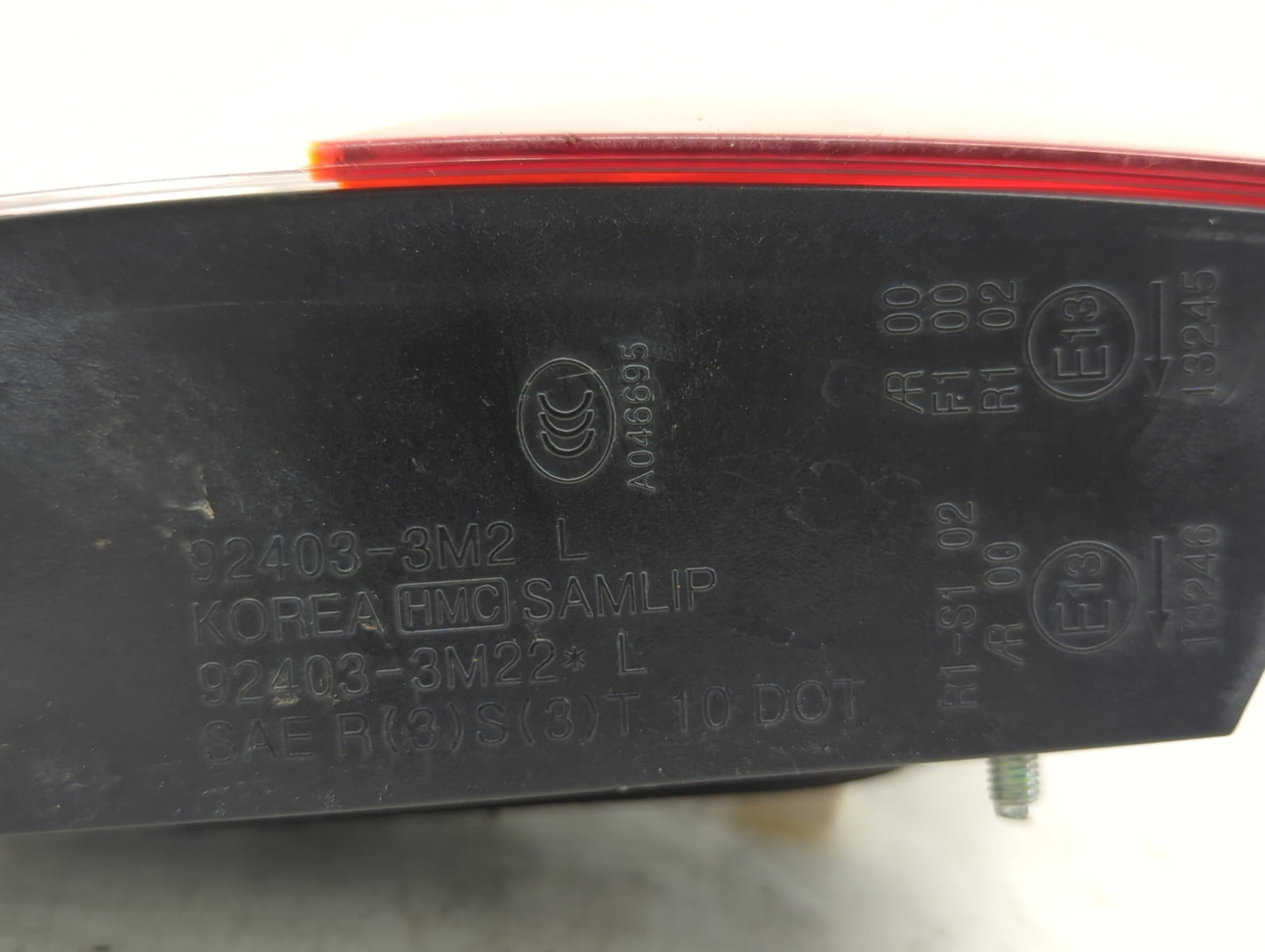2012-2014 Hyundai Genesis Tail Light Assembly Driver Left OEM P/N:92403-3M2 92403-3M22 Fits Fits 2012 2013 2014 OEM Used Aut