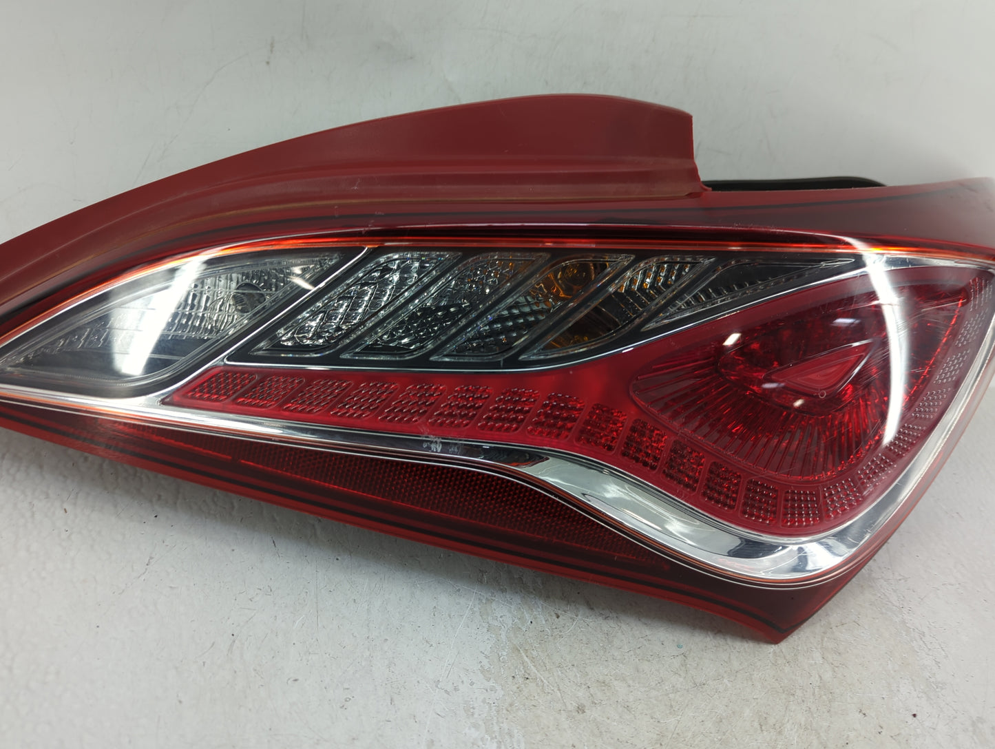 2013-2016 Hyundai Genesis Tail Light Assembly Passenger Right OEM Fits Fits 2013 2014 2015 2016 OEM Used Auto Parts - Oemuse