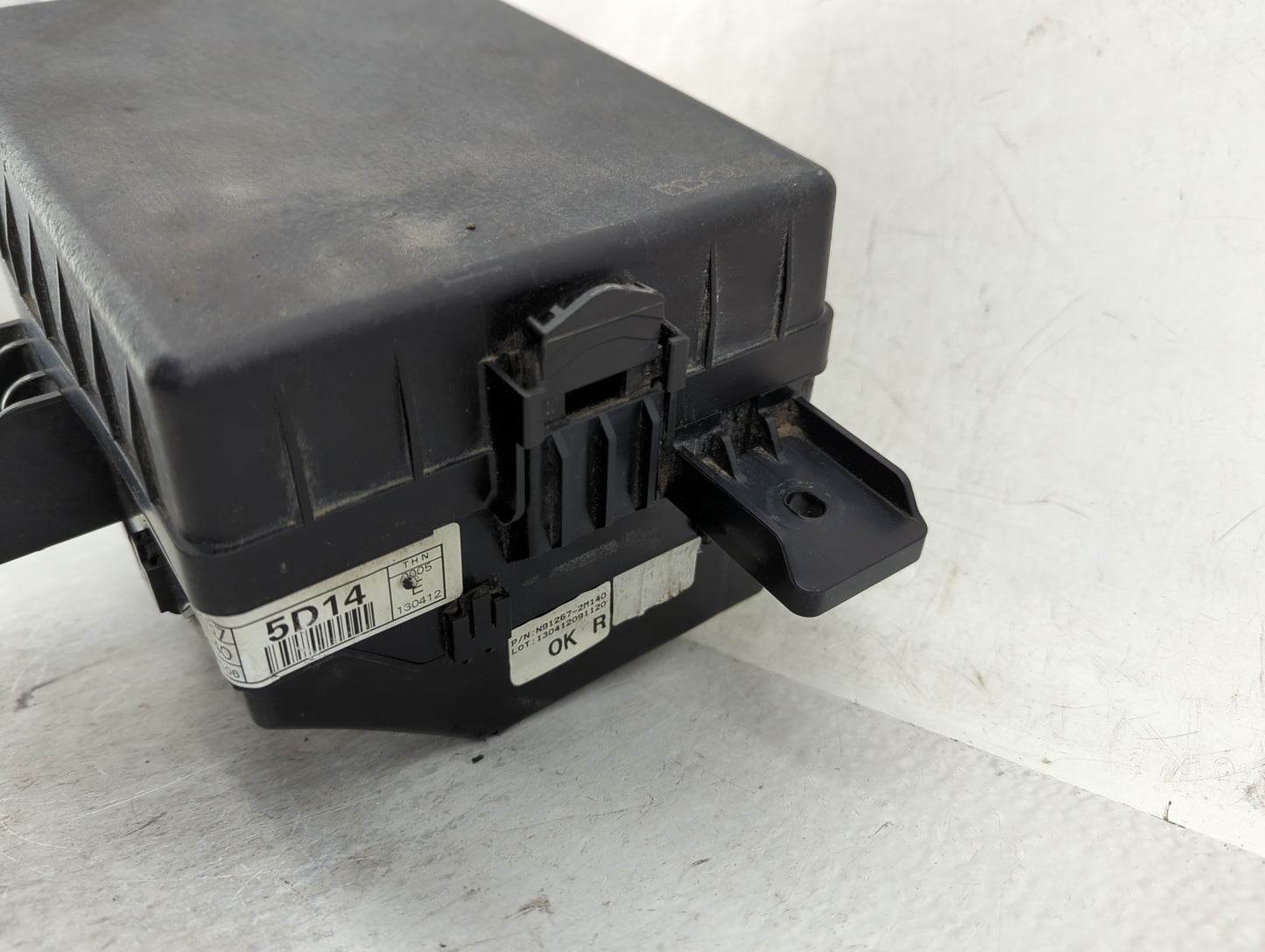 2013-2014 Hyundai Genesis Fusebox Fuse Box Panel Relay Module Fits Fits 2013 2014 OEM Used Auto Parts - Oemusedautoparts1.co