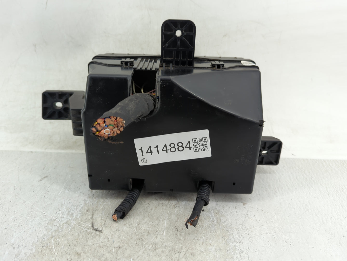 2013-2014 Hyundai Genesis Fusebox Fuse Box Panel Relay Module Fits Fits 2013 2014 OEM Used Auto Parts - Oemusedautoparts1.co