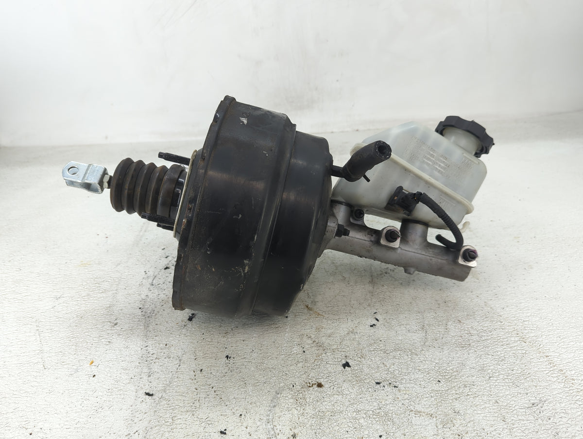 2009-2016 Hyundai Genesis Brake Master Cylinder 1423187 - Oemusedautoparts1.com