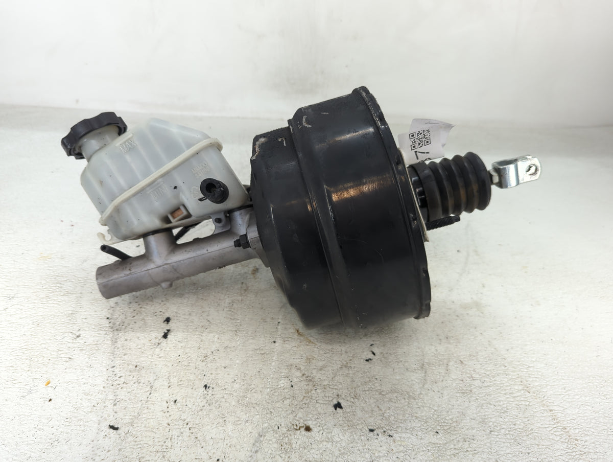 2009-2016 Hyundai Genesis Brake Master Cylinder 1423187 - Oemusedautoparts1.com