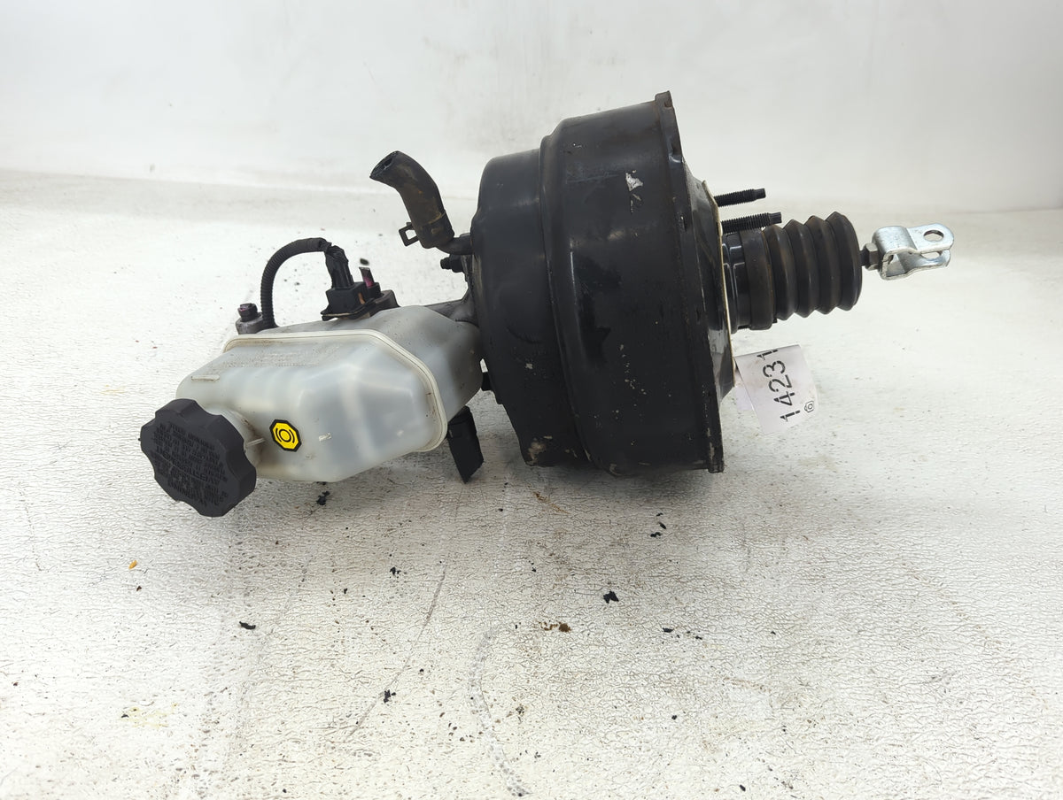 2009-2016 Hyundai Genesis Brake Master Cylinder 1423187 - Oemusedautoparts1.com