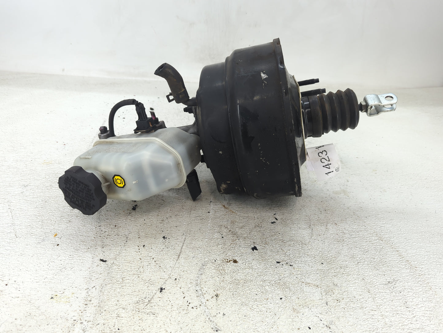 2009-2016 Hyundai Genesis Brake Master Cylinder - Oemusedautoparts1.com