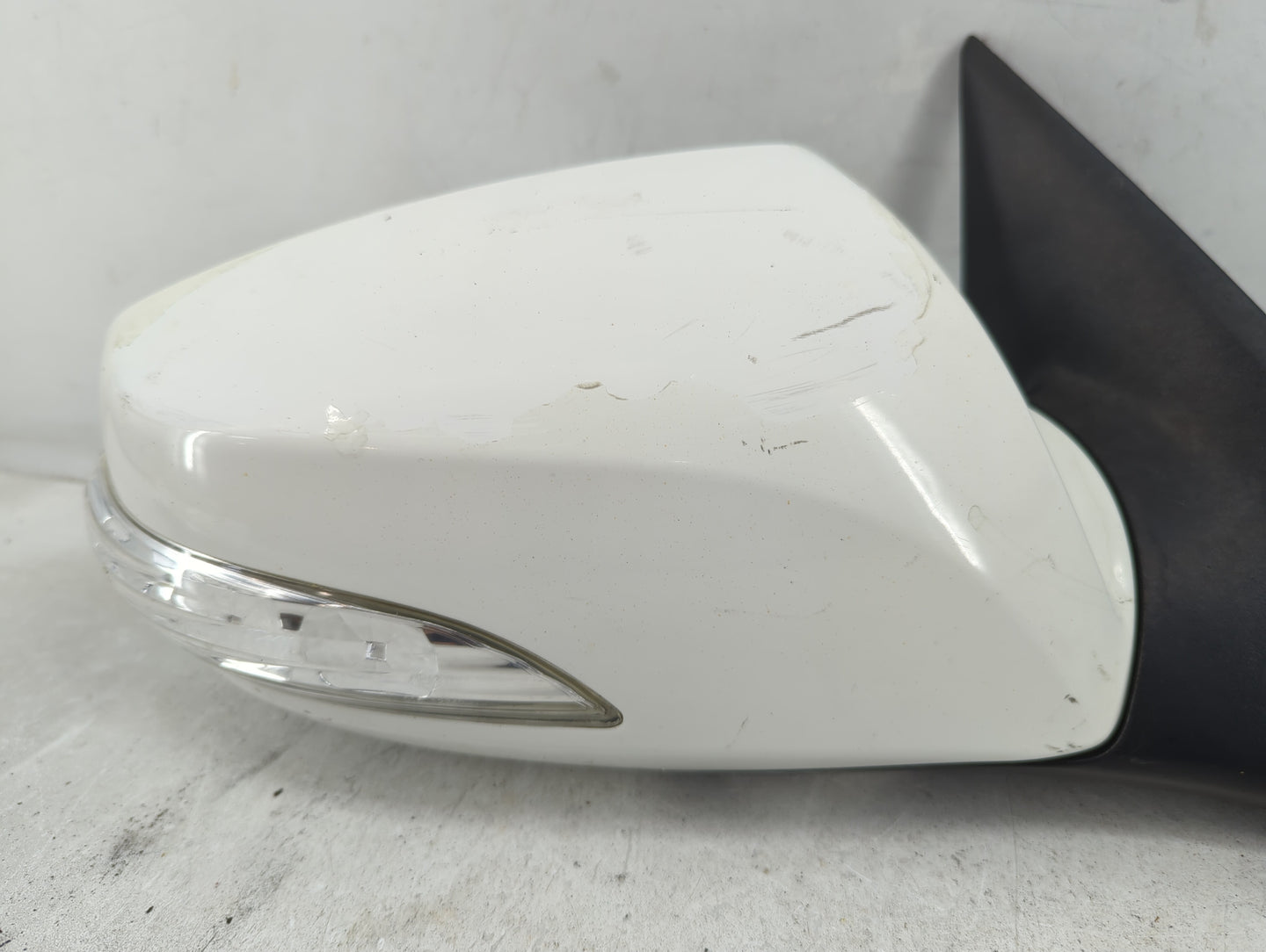 2009-2016 Hyundai Genesis Passenger Side View Mirror - Right Door Mirror OEM Used - Oemusedautoparts1.com