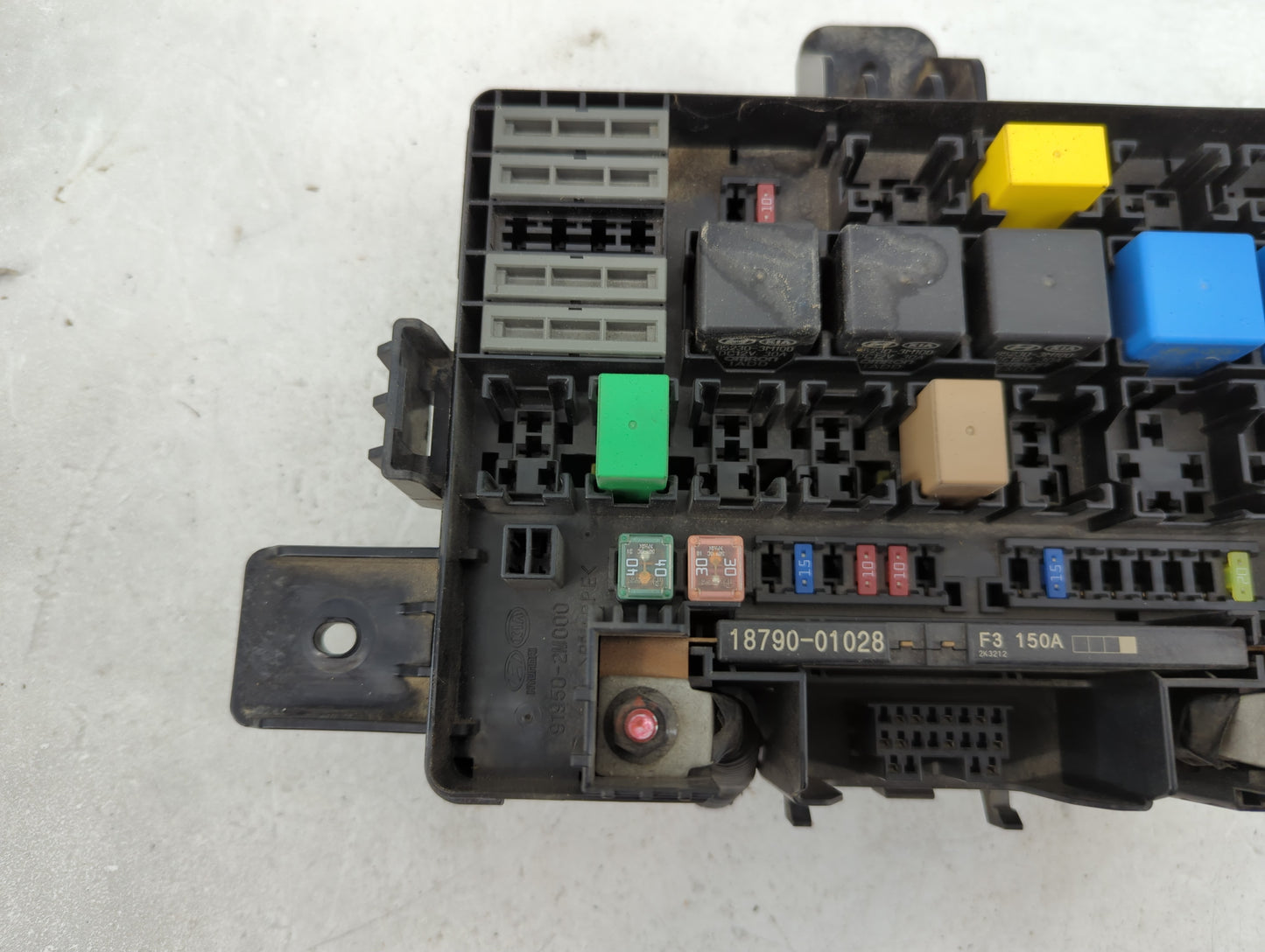 2013-2014 Hyundai Genesis Fusebox Fuse Box Panel Relay Module P/N:91950-2M230 Fits Fits 2013 2014 OEM Used Auto Parts - Oemu