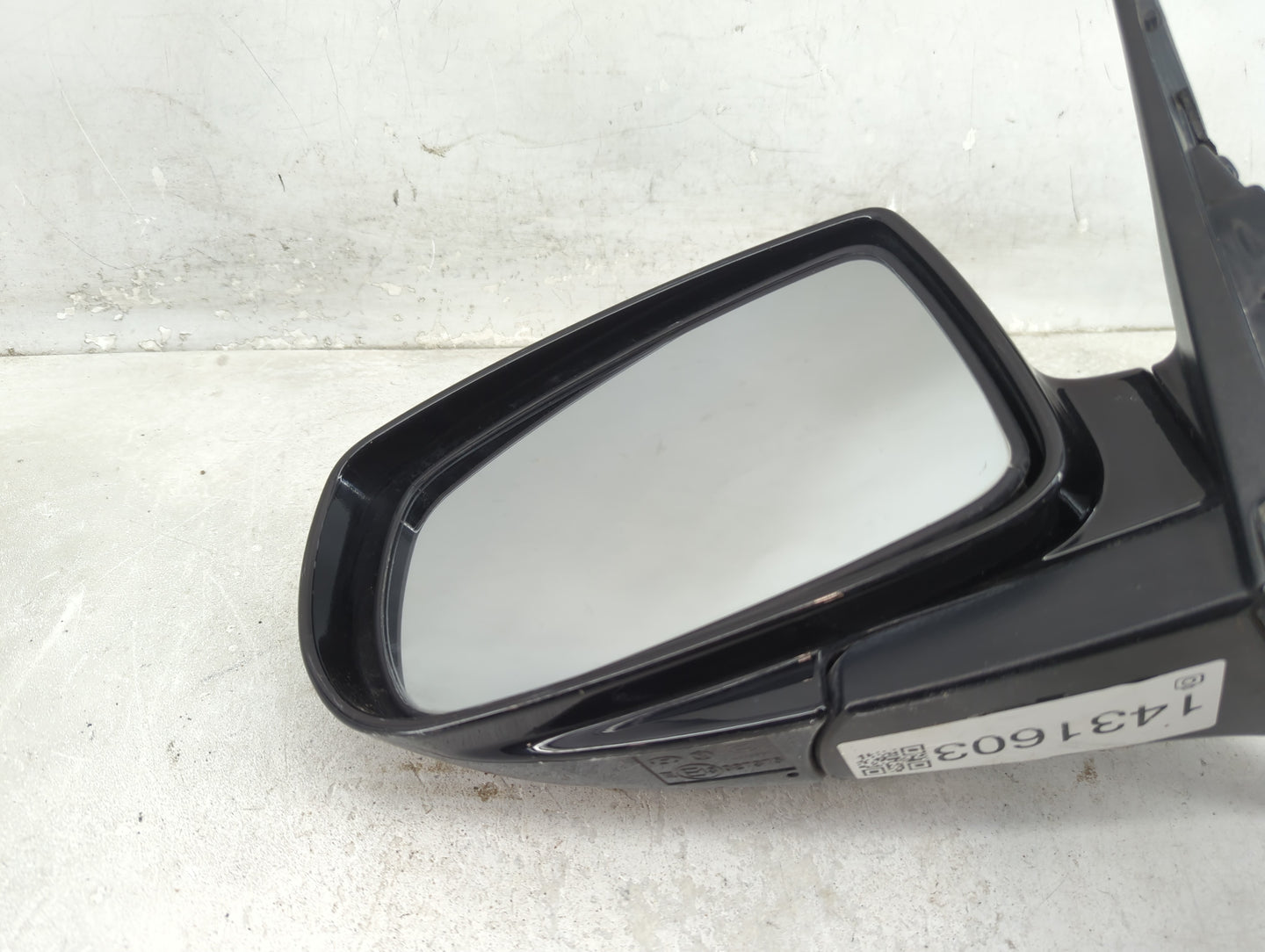 2009-2016 Hyundai Genesis Driver Side View Mirror - Left Door Mirror OEM Used - Oemusedautoparts1.com