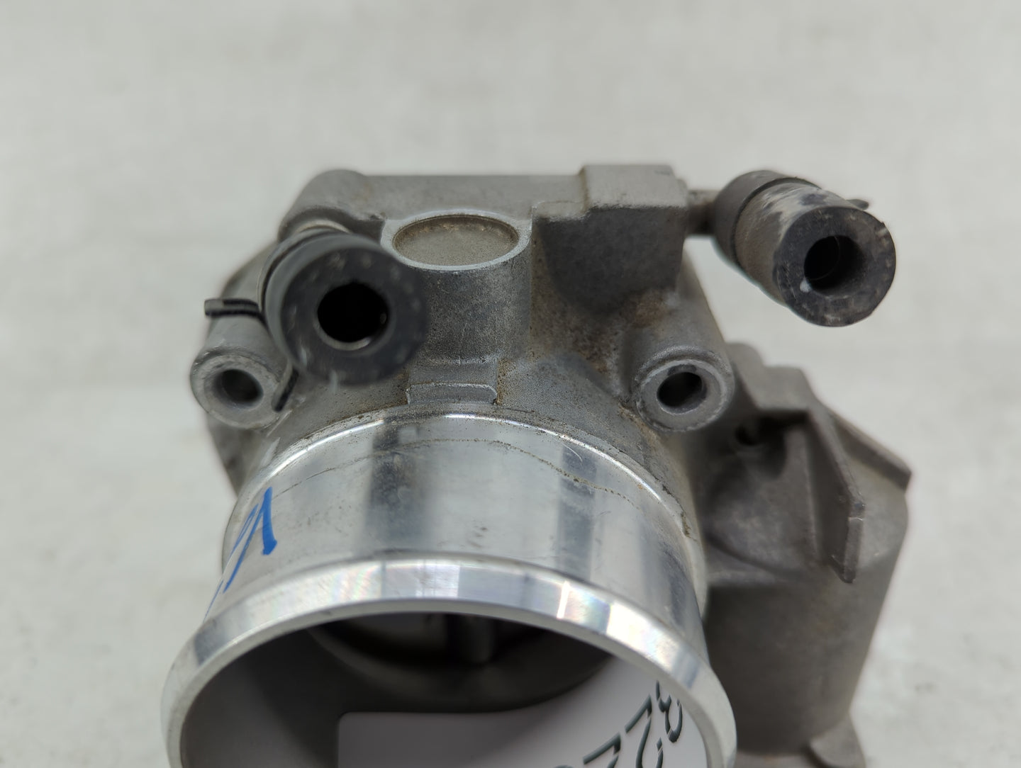 2009-2014 Hyundai Genesis Throttle Body P/N:9 590 930 006 35100-2C300 Fits Fits 2009 2010 2011 2012 2013 2014 OEM Used Auto 