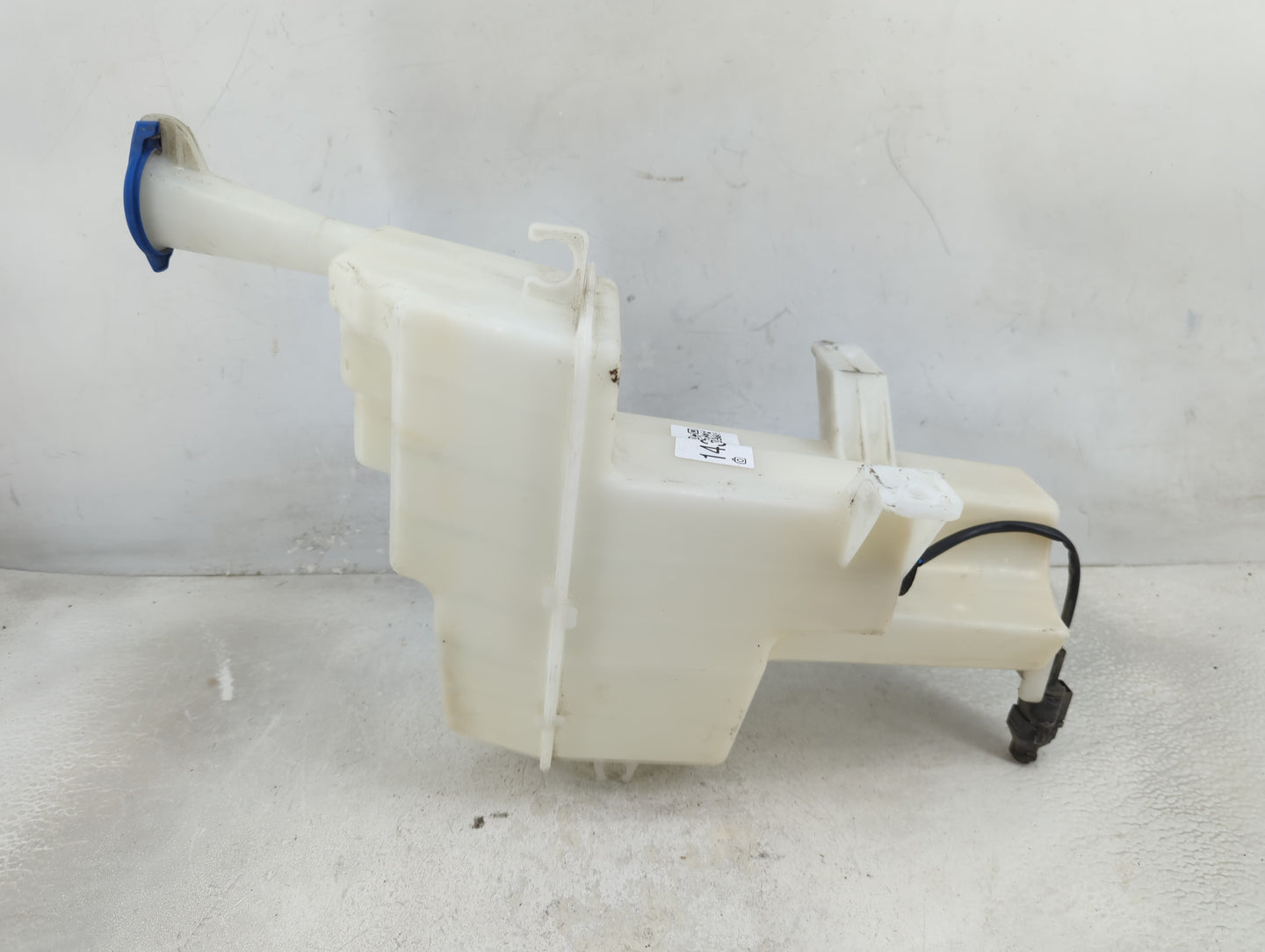 2013-2016 Hyundai Genesis Windshield Washer Fluid Reservoir Bottle Oem - Oemusedautoparts1.com