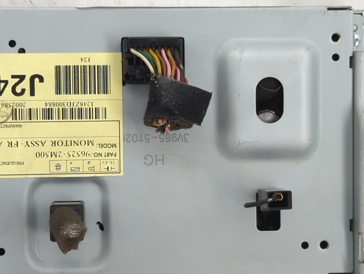 2013-2016 Hyundai Genesis Information Radio Display Screen - Oemusedautoparts1.com