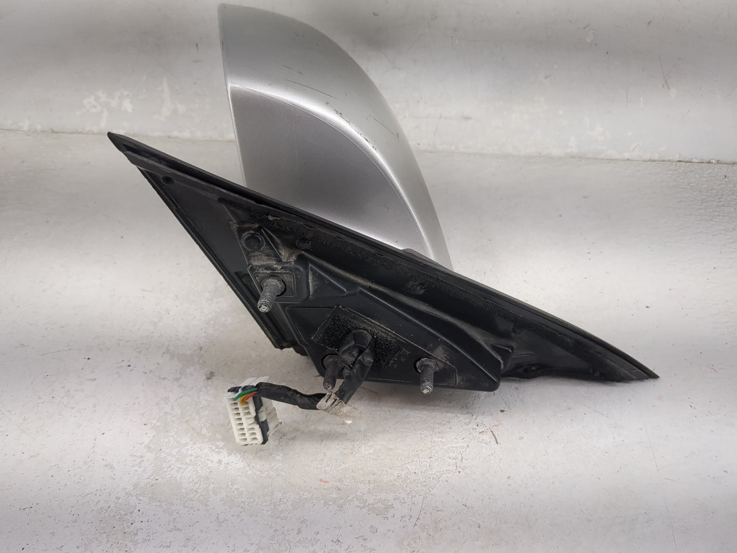 2009-2016 Hyundai Genesis Driver Side View Mirror - Left Door Mirror OEM Used - Oemusedautoparts1.com