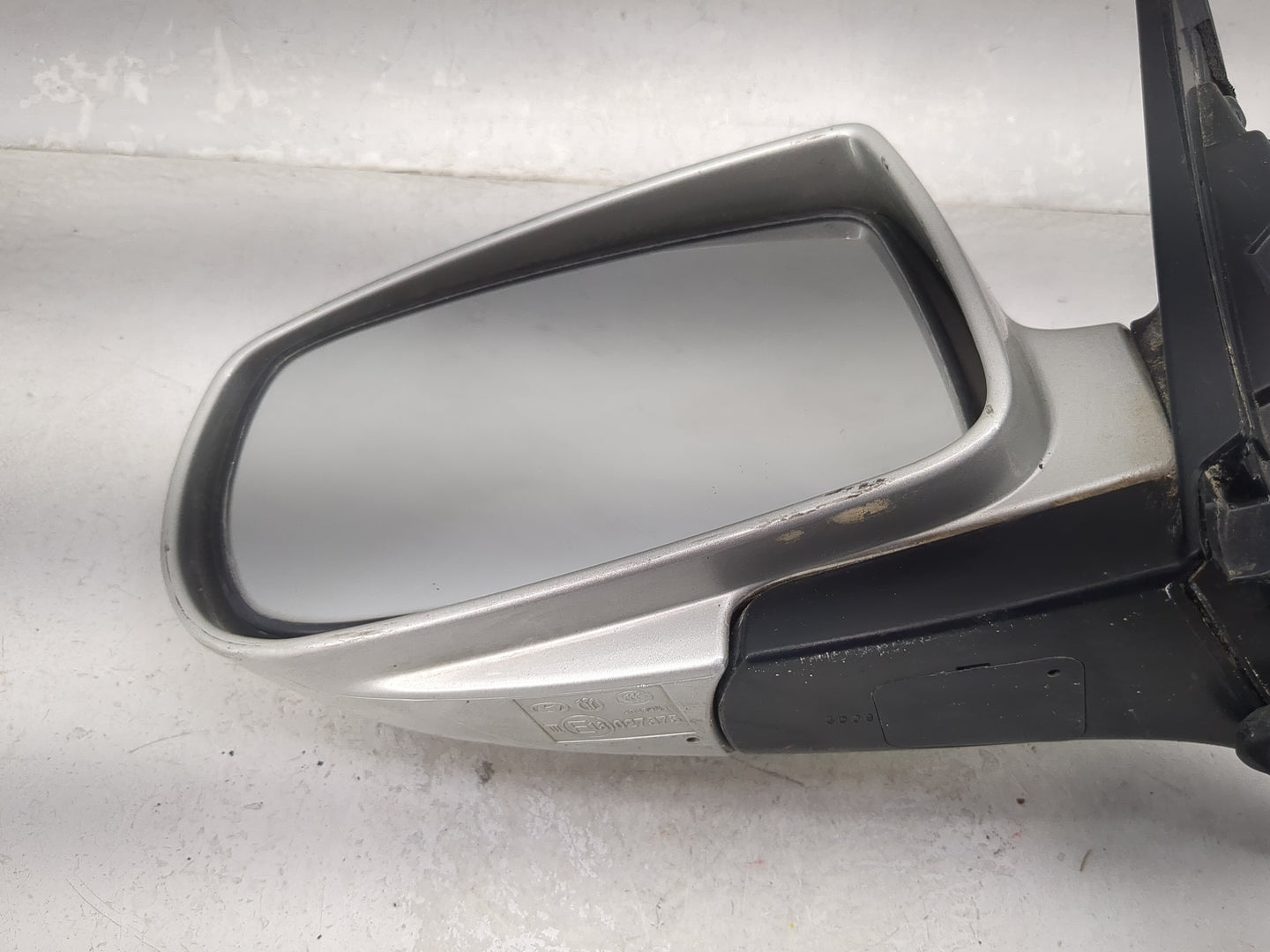 2009-2016 Hyundai Genesis Driver Side View Mirror - Left Door Mirror OEM Used - Oemusedautoparts1.com