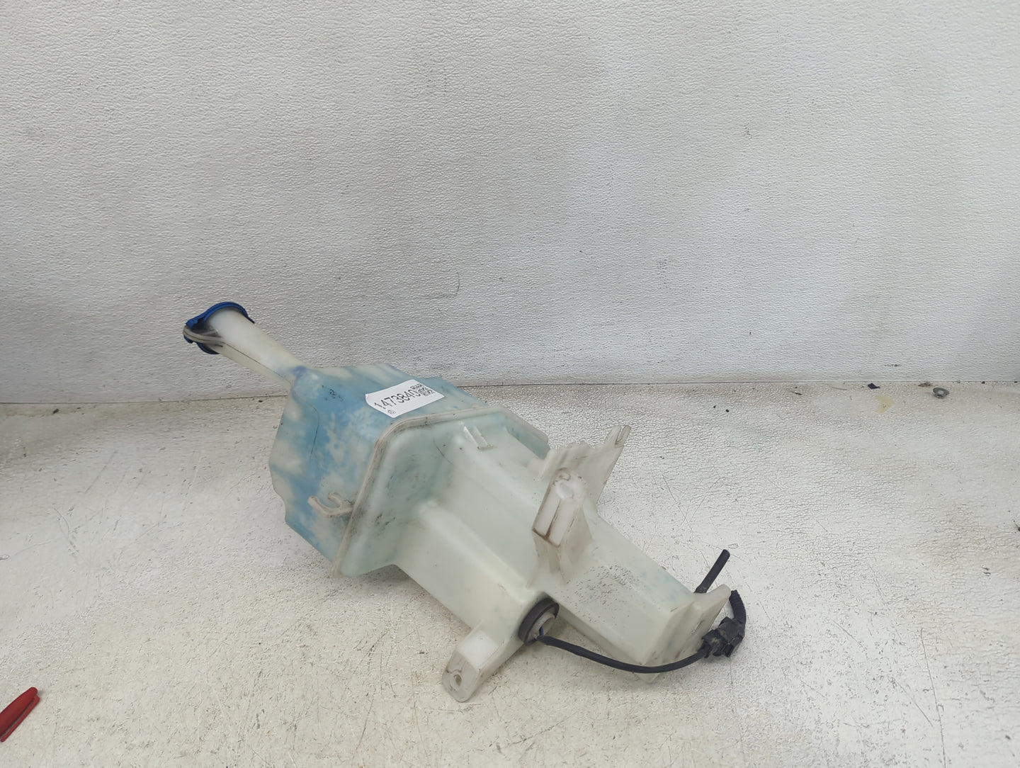 2013-2016 Hyundai Genesis Windshield Washer Fluid Reservoir Bottle Oem 1473840 - Oemusedautoparts1.com