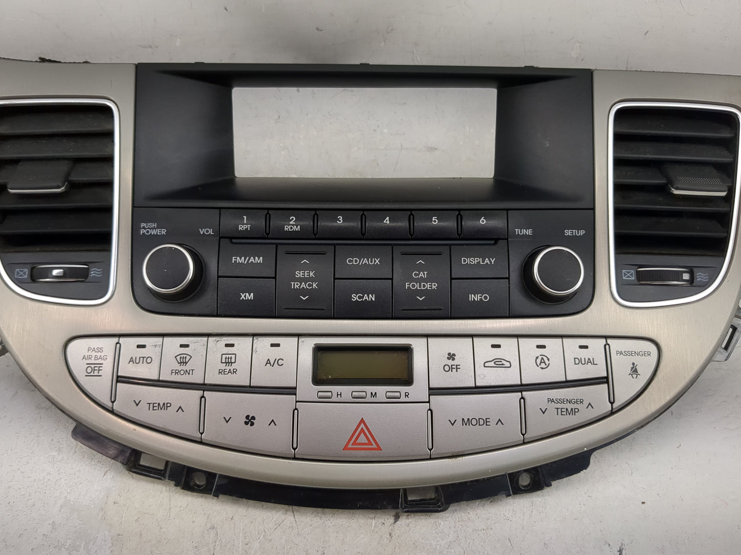 2009-2014 Hyundai Genesis Radio AM FM Cd Player Receiver Replacement P/N:96110-3M100GV7 KB-100BHAGV7 Fits OEM Used Auto Part